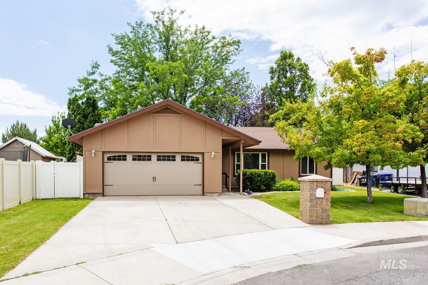 2572 Navajo Circle, Twin Falls, Idaho 83301, 4 Bedrooms, 3 Bathrooms, Residential For Sale, Price $450,000,MLS 98991218