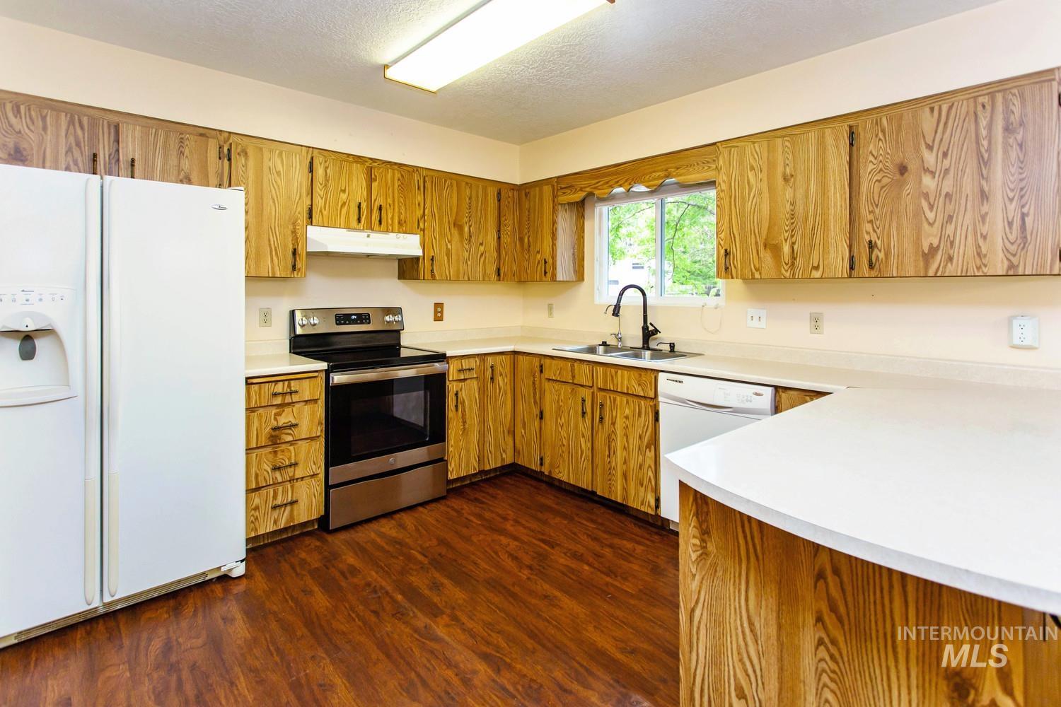 2572 Navajo Circle, Twin Falls, Idaho 83301, 4 Bedrooms, 3 Bathrooms, Residential For Sale, Price $450,000,MLS 98991218