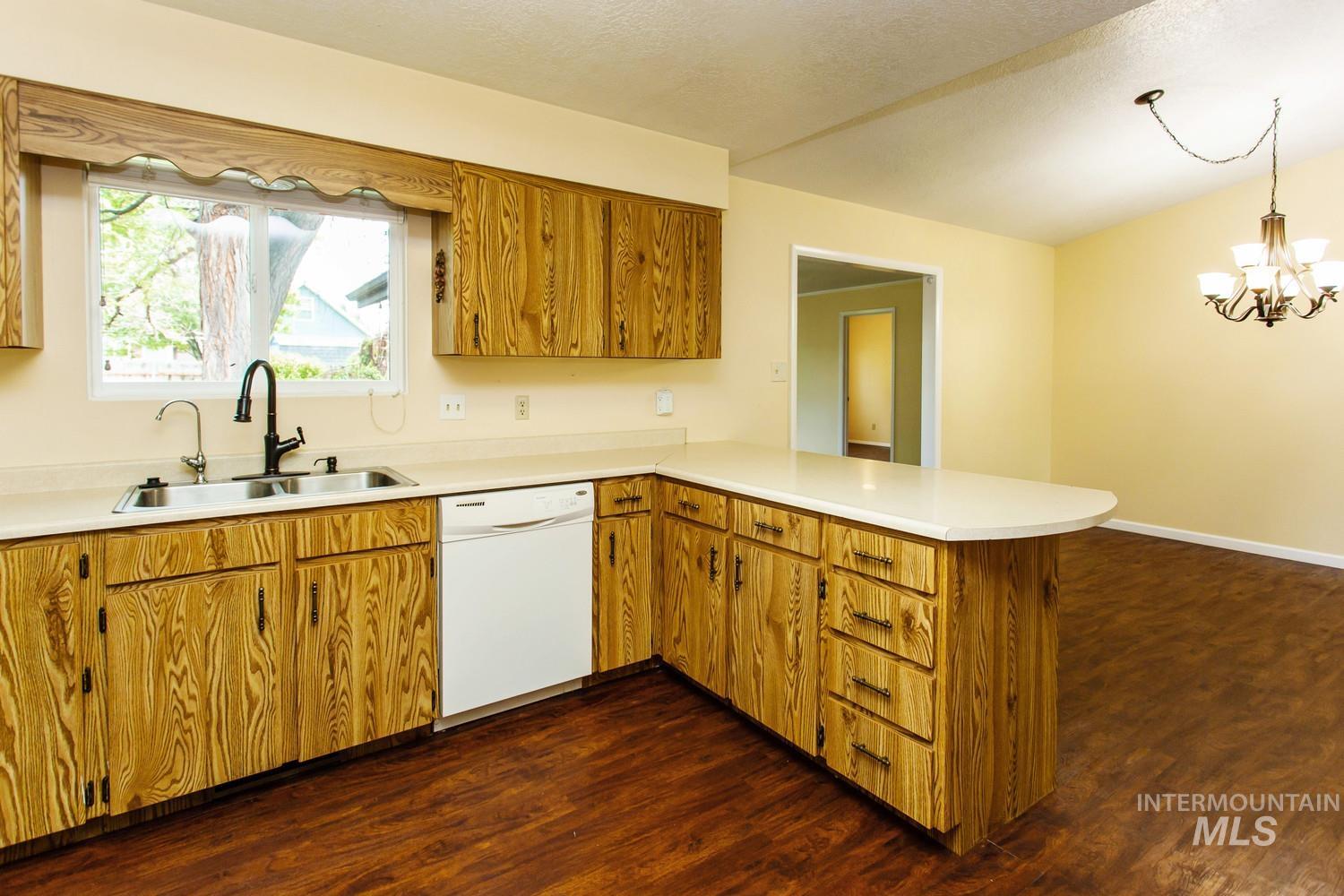 2572 Navajo Circle, Twin Falls, Idaho 83301, 4 Bedrooms, 3 Bathrooms, Residential For Sale, Price $450,000,MLS 98991218