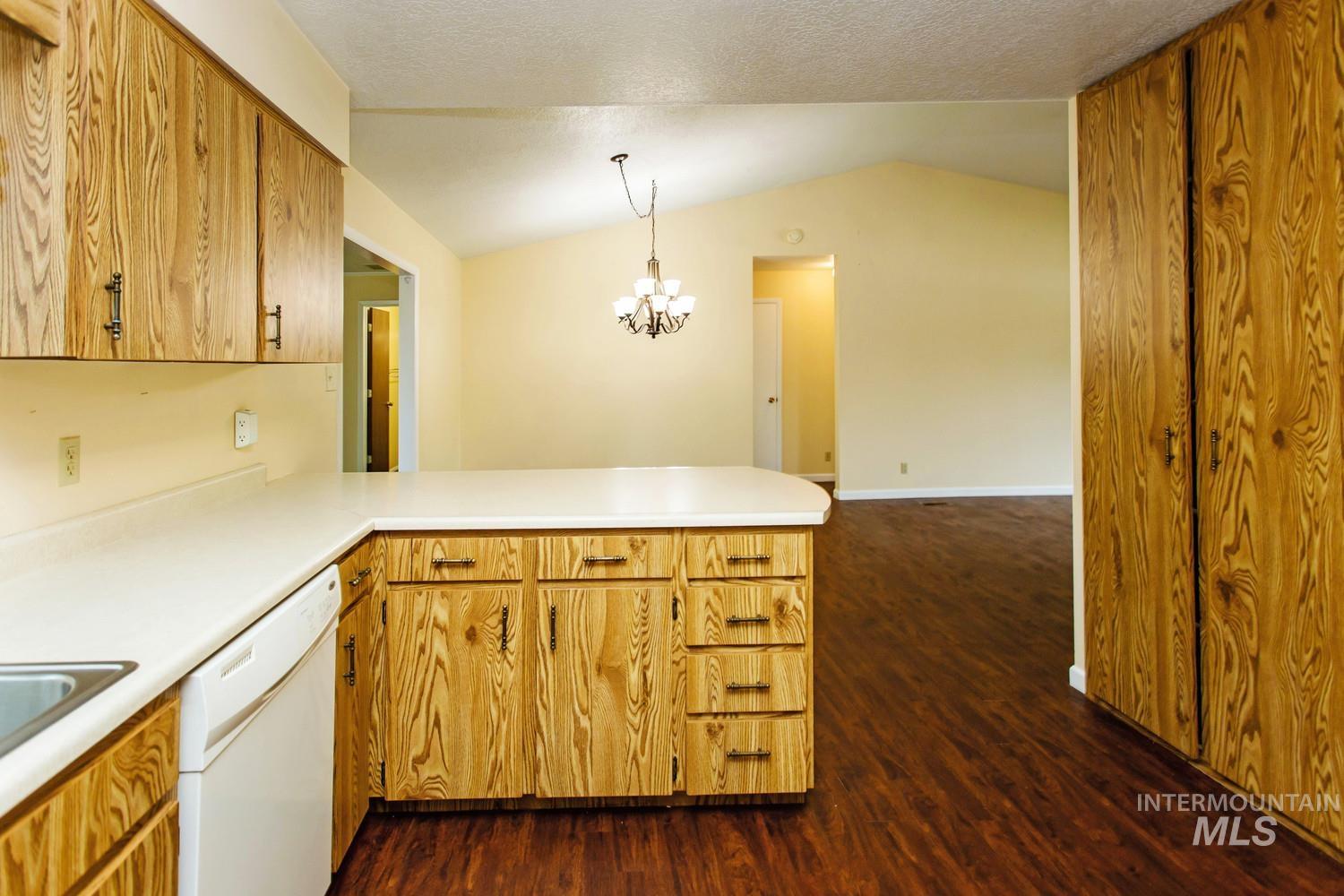 2572 Navajo Circle, Twin Falls, Idaho 83301, 4 Bedrooms, 3 Bathrooms, Residential For Sale, Price $450,000,MLS 98991218