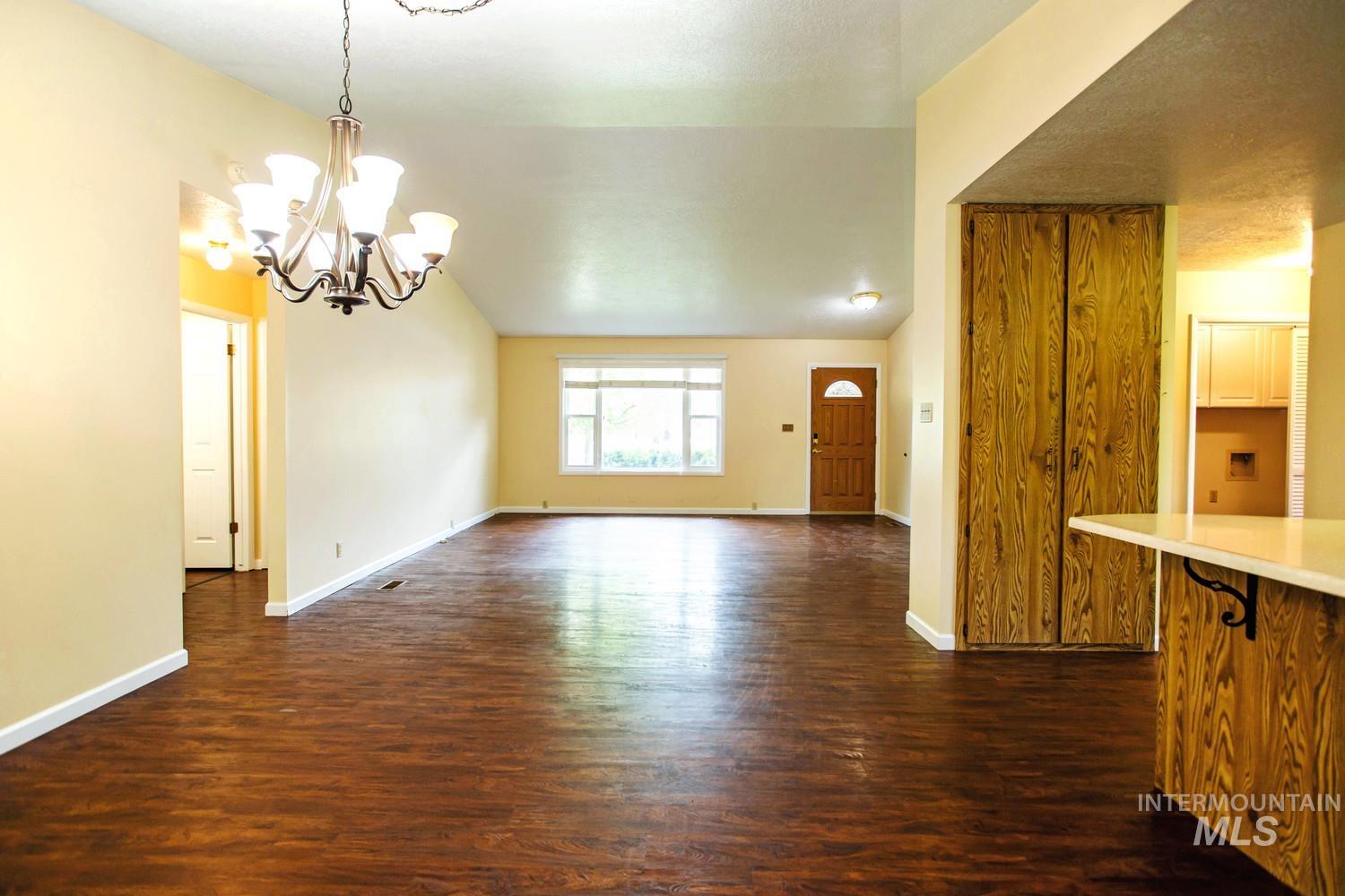 2572 Navajo Circle, Twin Falls, Idaho 83301, 4 Bedrooms, 3 Bathrooms, Residential For Sale, Price $450,000,MLS 98991218