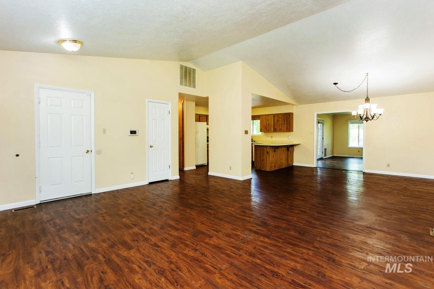 2572 Navajo Circle, Twin Falls, Idaho 83301, 4 Bedrooms, 3 Bathrooms, Residential For Sale, Price $450,000,MLS 98991218