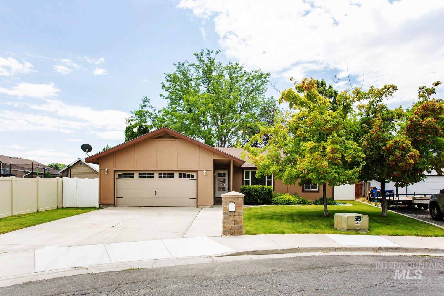 2572 Navajo Circle, Twin Falls, Idaho 83301, 4 Bedrooms, 3 Bathrooms, Residential For Sale, Price $450,000,MLS 98991218