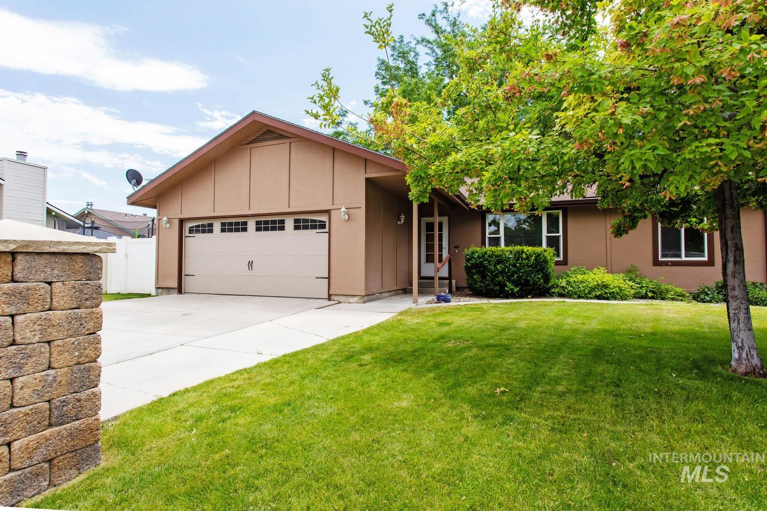 2572 Navajo Circle, Twin Falls, Idaho 83301, 4 Bedrooms, 3 Bathrooms, Residential For Sale, Price $450,000,MLS 98991218