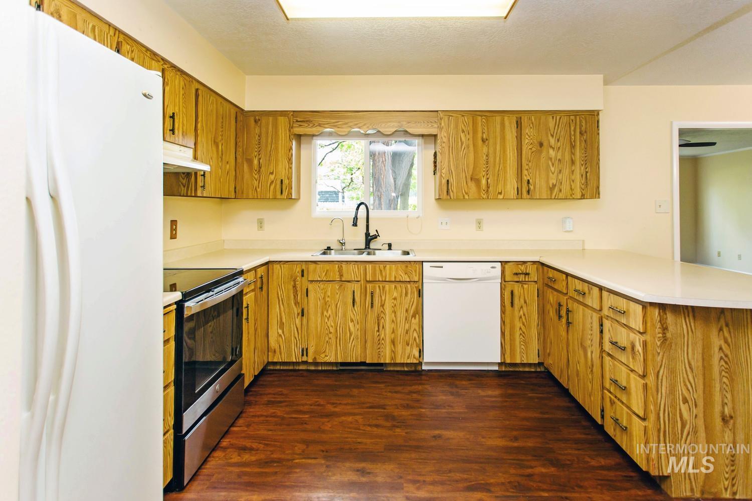 2572 Navajo Circle, Twin Falls, Idaho 83301, 4 Bedrooms, 3 Bathrooms, Residential For Sale, Price $450,000,MLS 98991218