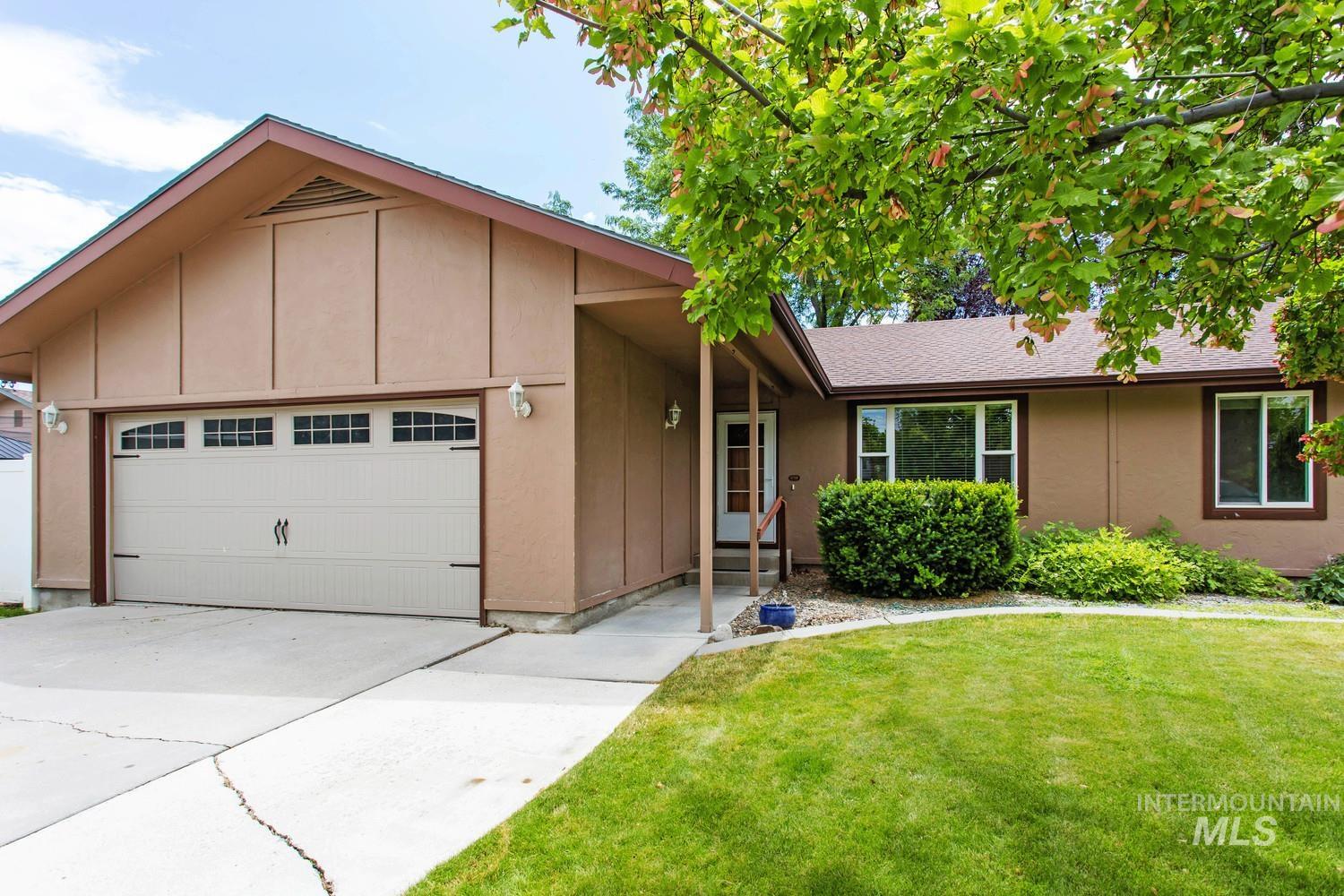 2572 Navajo Circle, Twin Falls, Idaho 83301, 4 Bedrooms, 3 Bathrooms, Residential For Sale, Price $450,000,MLS 98991218