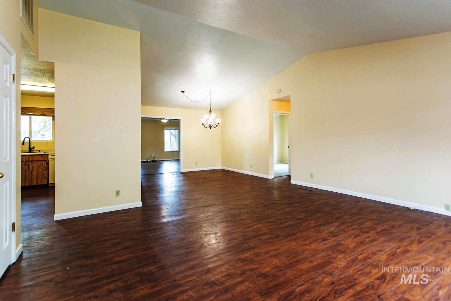 2572 Navajo Circle, Twin Falls, Idaho 83301, 4 Bedrooms, 3 Bathrooms, Residential For Sale, Price $450,000,MLS 98991218