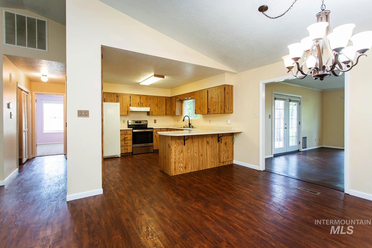 2572 Navajo Circle, Twin Falls, Idaho 83301, 4 Bedrooms, 3 Bathrooms, Residential For Sale, Price $450,000,MLS 98991218