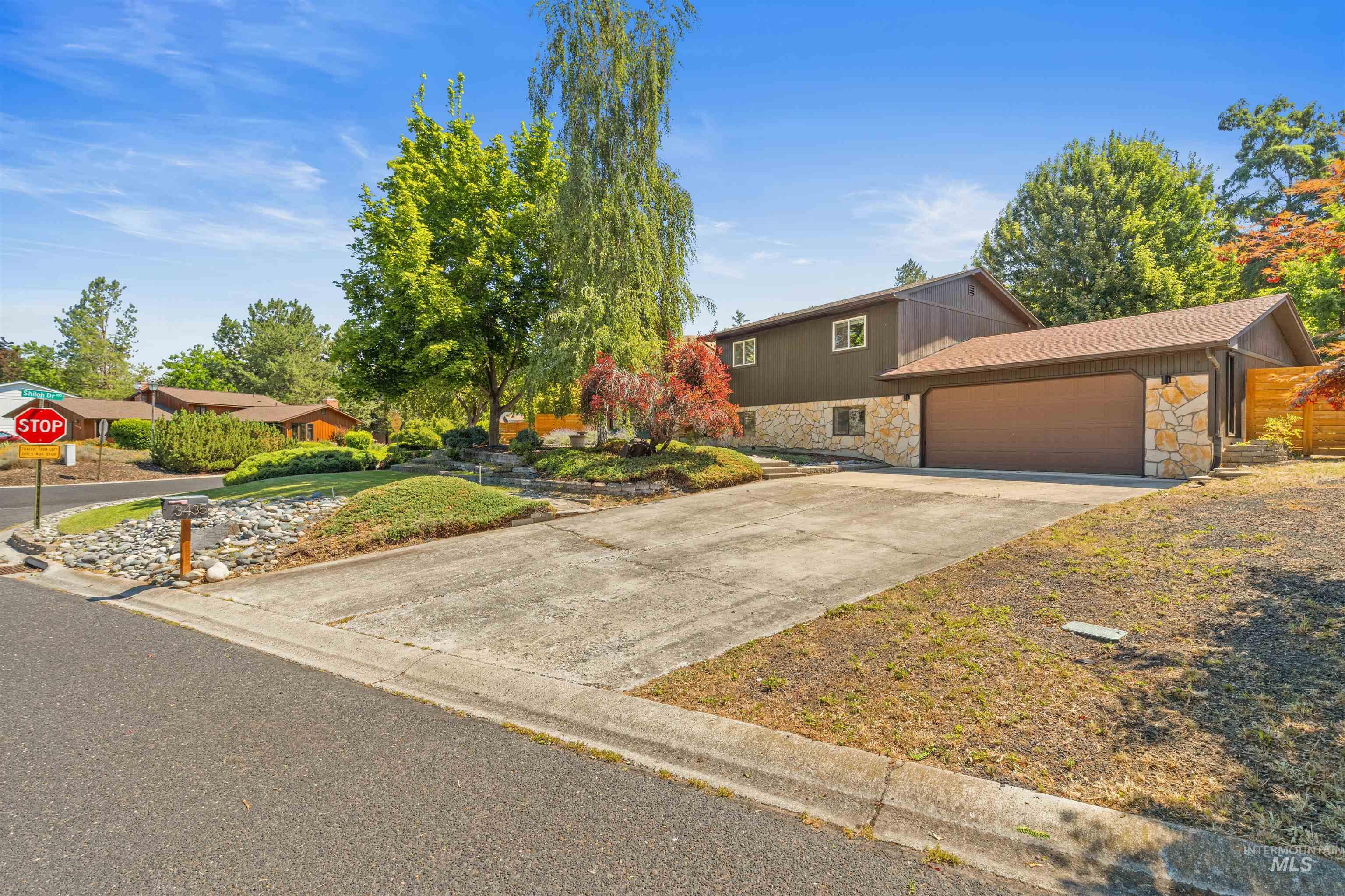 3435 Selway Dr, Lewiston, Idaho 83501, 3 Bedrooms, 2.5 Bathrooms, Residential For Sale, Price $545,000,MLS 98991221