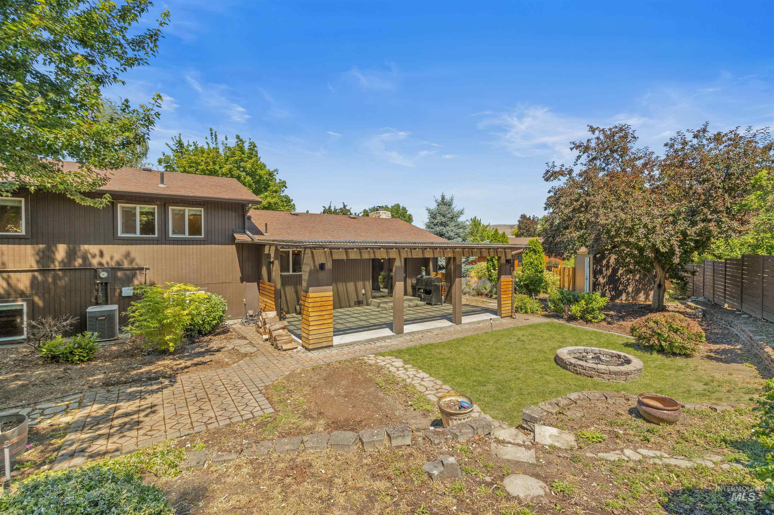3435 Selway Dr, Lewiston, Idaho 83501, 3 Bedrooms, 2.5 Bathrooms, Residential For Sale, Price $545,000,MLS 98991221