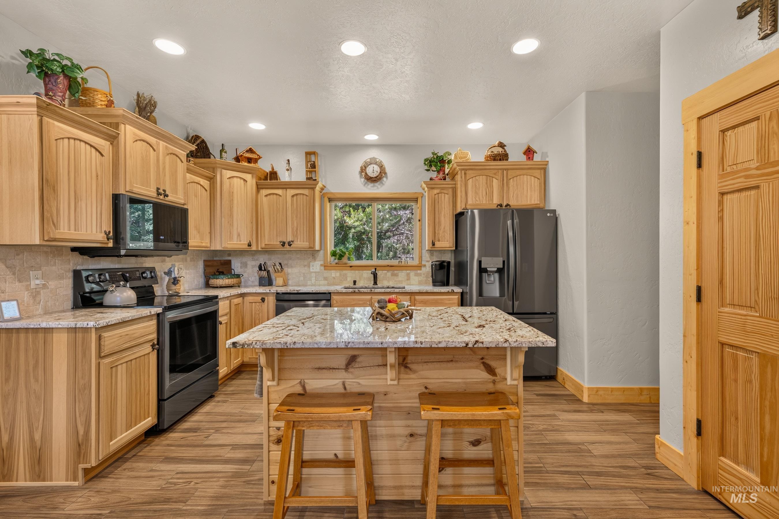 172 Lodgepole Lane, Donnelly, Idaho 83615, 3 Bedrooms, 2.5 Bathrooms, Residential For Sale, Price $1,100,000, 98991228