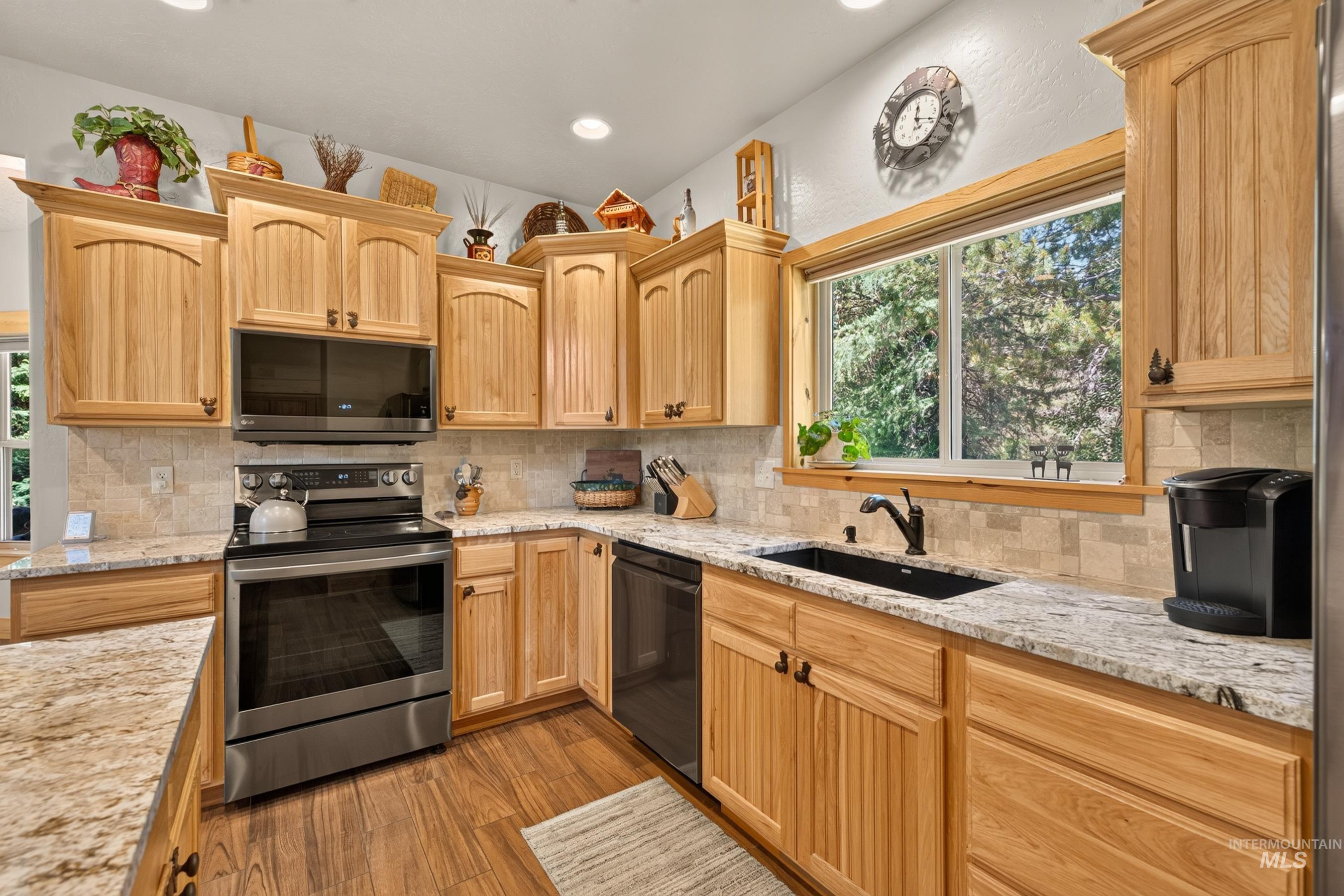 172 Lodgepole Lane, Donnelly, Idaho 83615, 3 Bedrooms, 2.5 Bathrooms, Residential For Sale, Price $1,100,000, 98991228