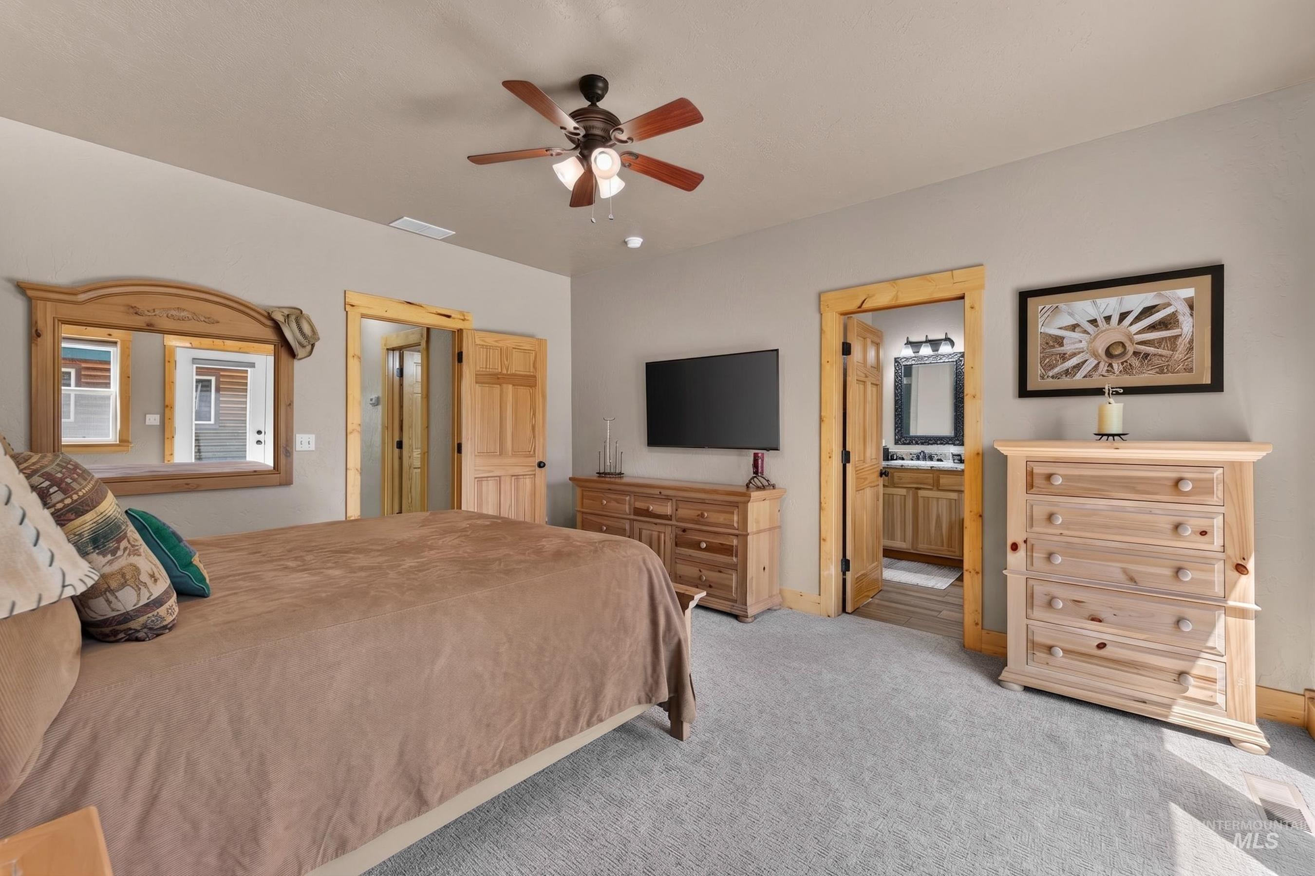 172 Lodgepole Lane, Donnelly, Idaho 83615, 3 Bedrooms, 2.5 Bathrooms, Residential For Sale, Price $1,100,000, 98991228