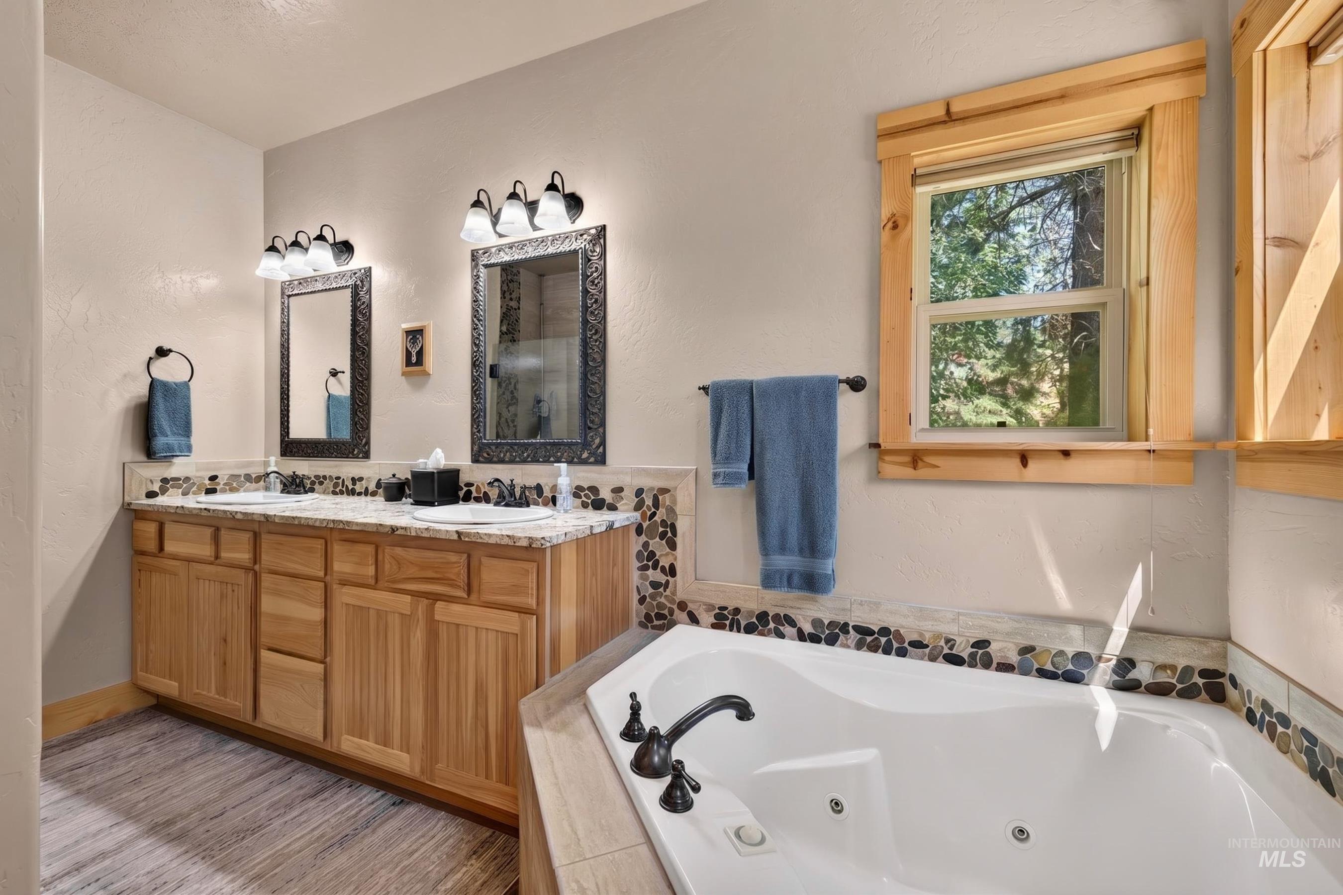 172 Lodgepole Lane, Donnelly, Idaho 83615, 3 Bedrooms, 2.5 Bathrooms, Residential For Sale, Price $1,100,000, 98991228