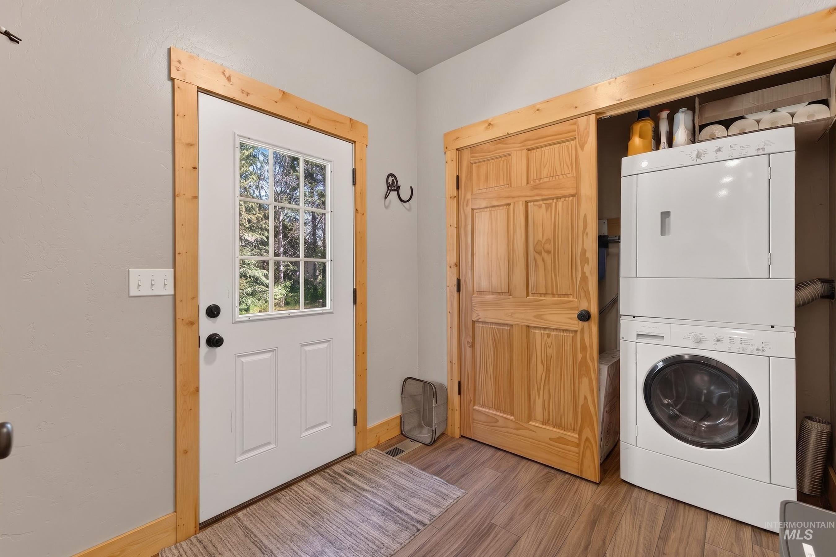 172 Lodgepole Lane, Donnelly, Idaho 83615, 3 Bedrooms, 2.5 Bathrooms, Residential For Sale, Price $1,100,000, 98991228