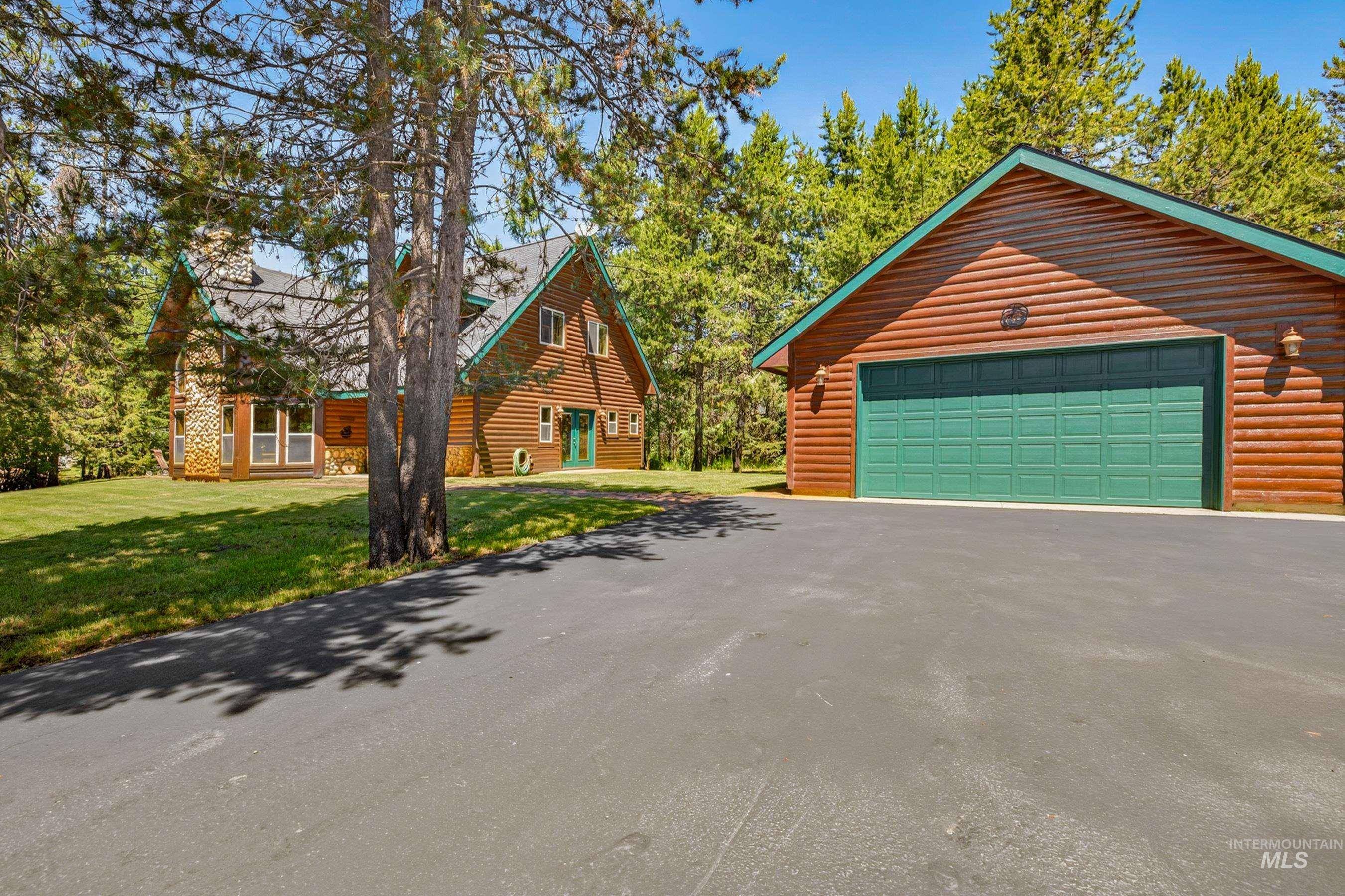 172 Lodgepole Lane, Donnelly, Idaho 83615, 3 Bedrooms, 2.5 Bathrooms, Residential For Sale, Price $1,100,000, 98991228