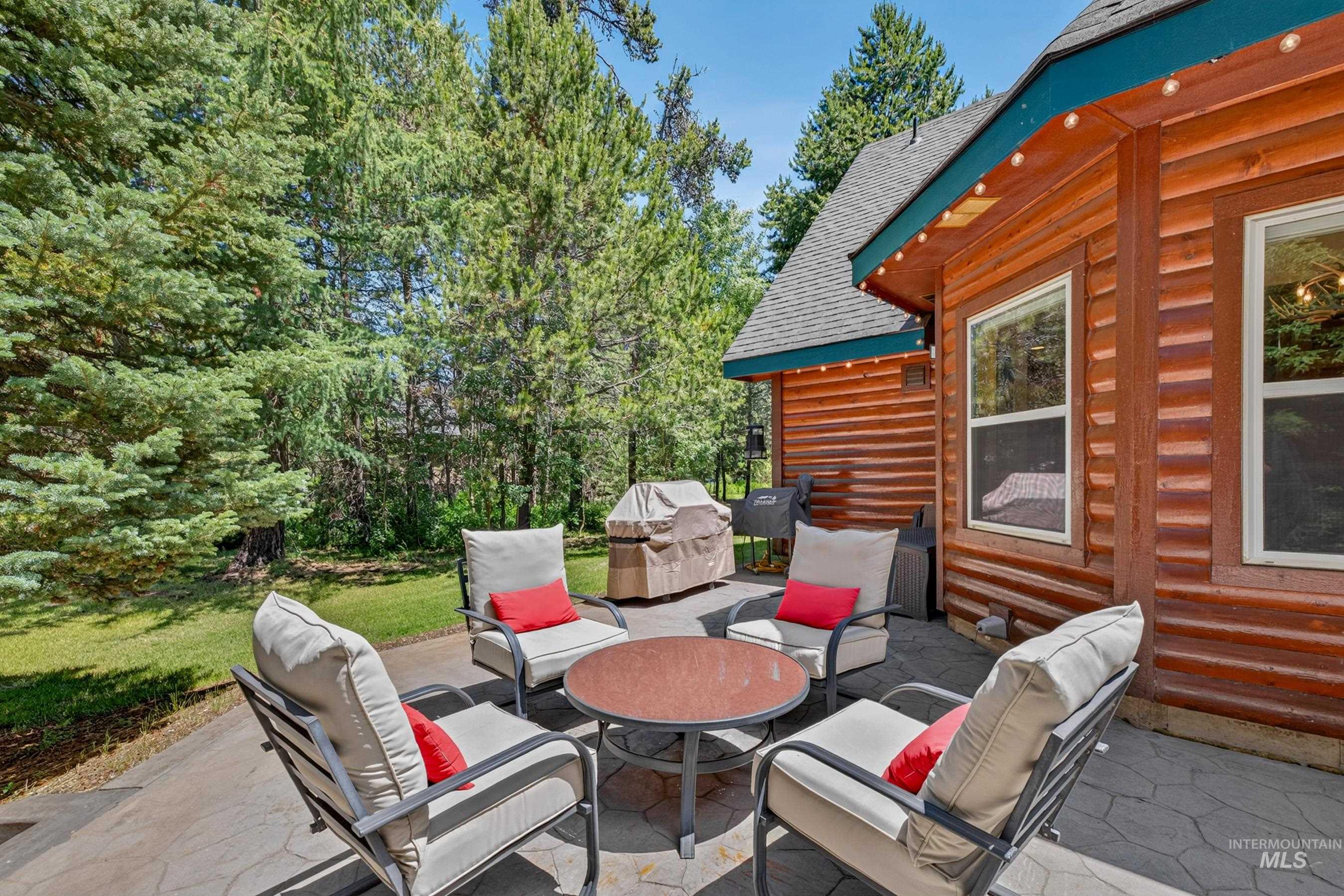 172 Lodgepole Lane, Donnelly, Idaho 83615, 3 Bedrooms, 2.5 Bathrooms, Residential For Sale, Price $1,100,000, 98991228