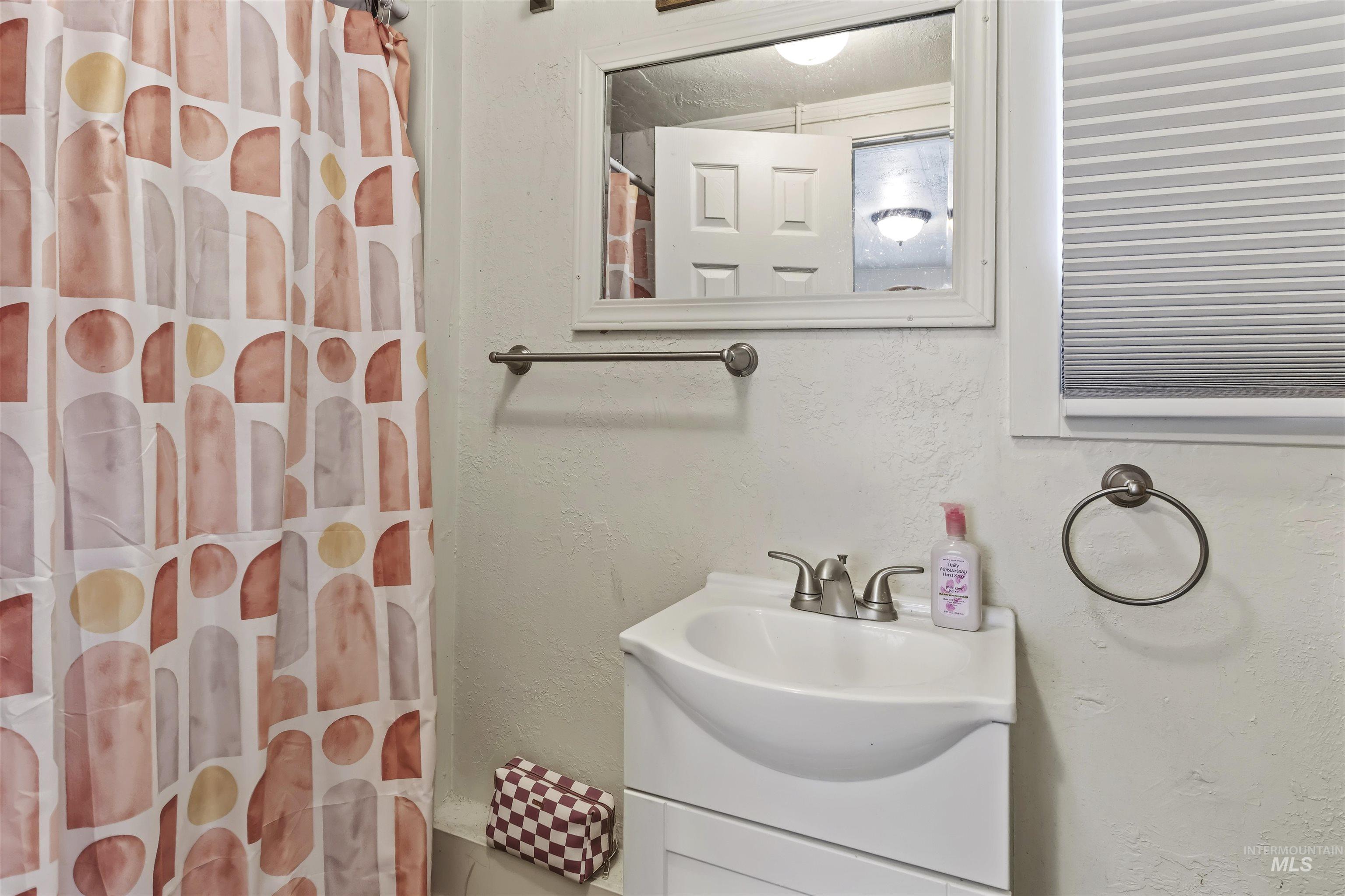 483 N 1st st, Nampa, Idaho 83651, 1 Bedroom, 1 Bathroom, Residential Income For Sale, Price $675,000,MLS 98991244