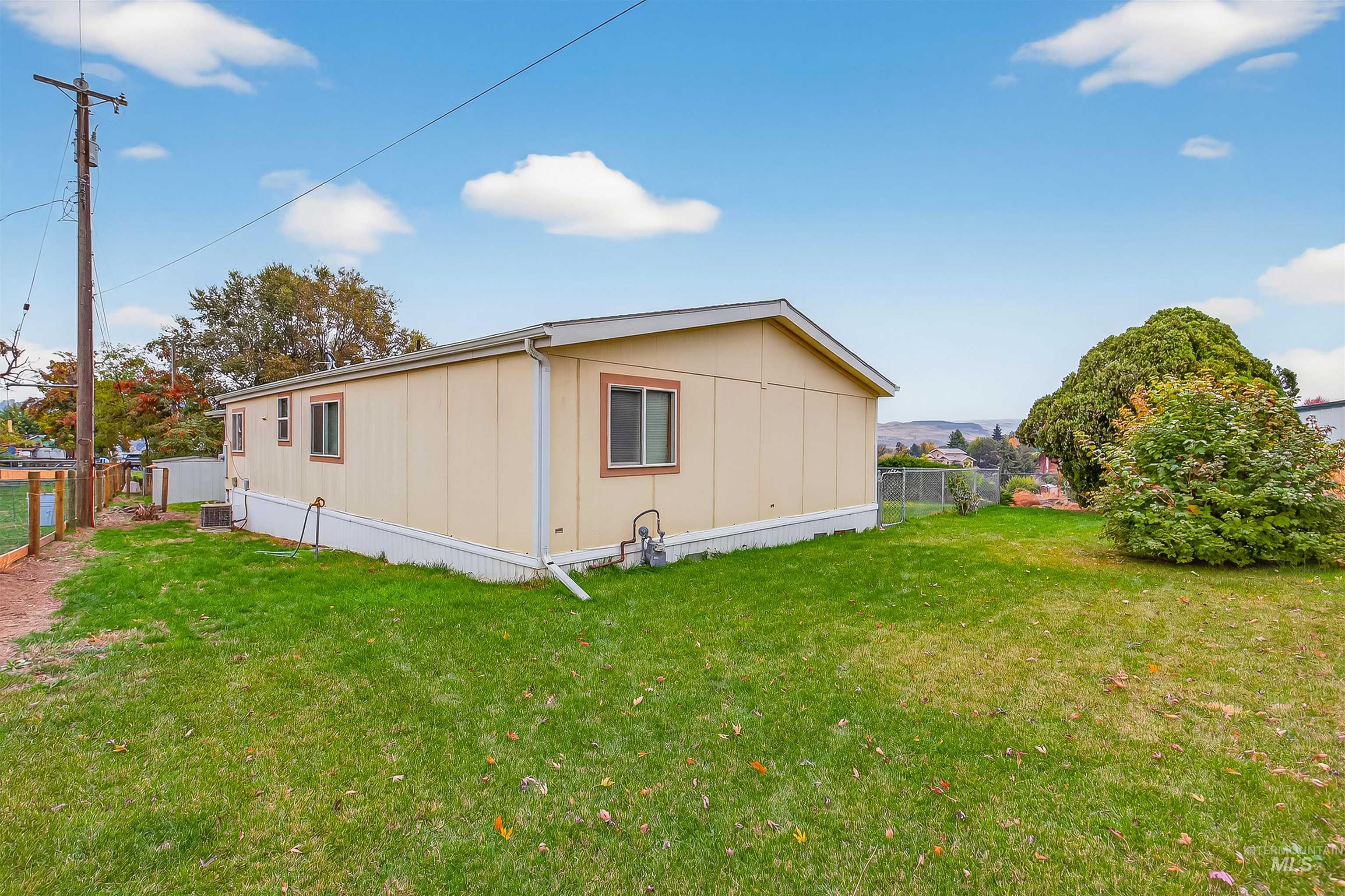 1042 Bridger Lane, Clarkston, Washington 99403, 3 Bedrooms, 2 Bathrooms, Residential For Sale, Price $355,000, 98991269