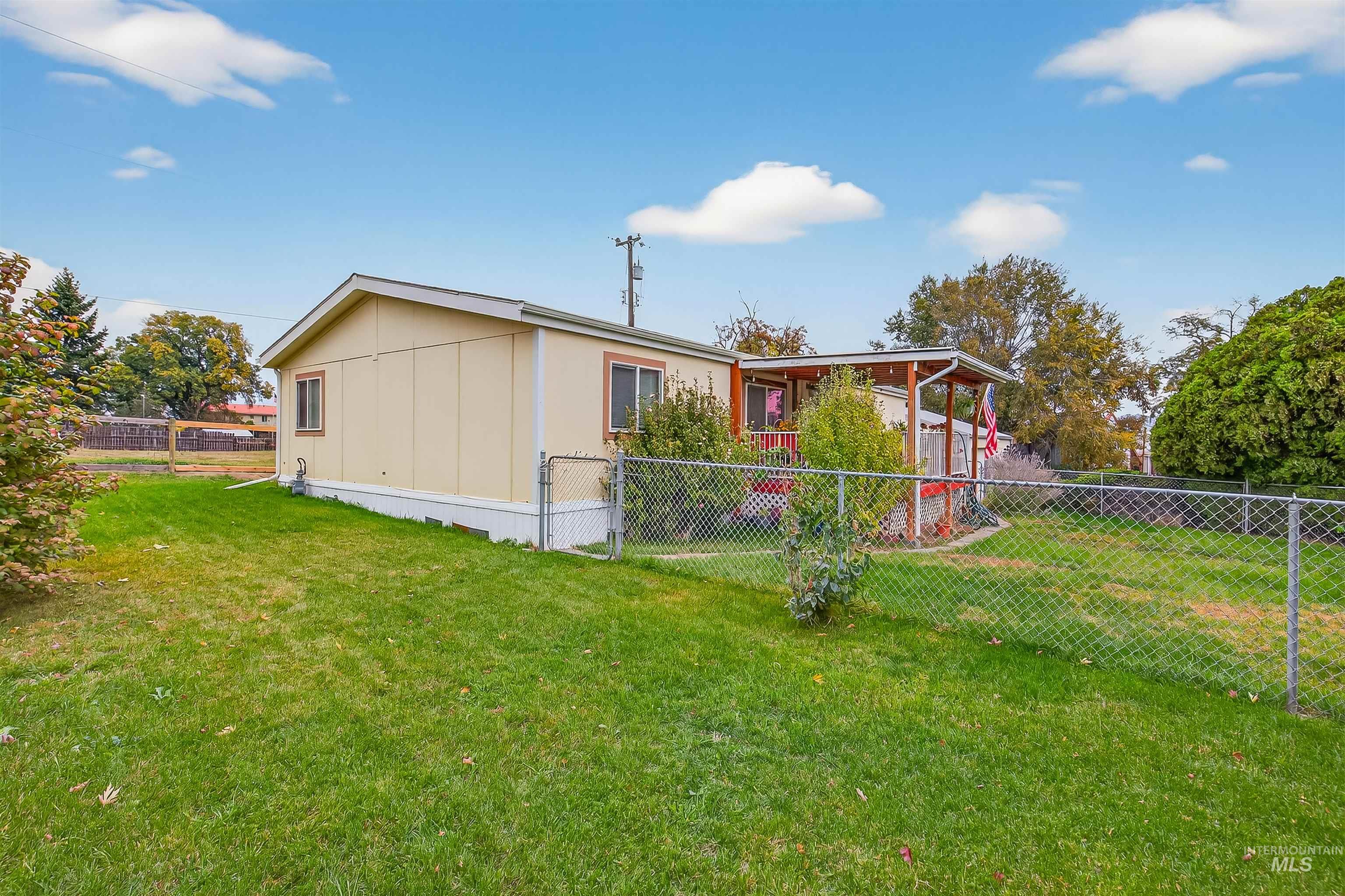 1042 Bridger Lane, Clarkston, Washington 99403, 3 Bedrooms, 2 Bathrooms, Residential For Sale, Price $355,000, 98991269