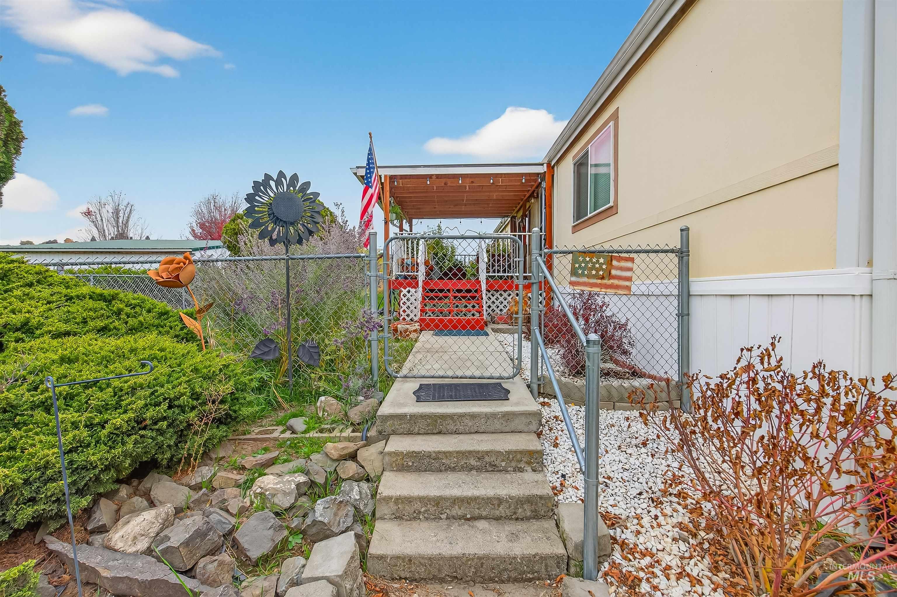 1042 Bridger Lane, Clarkston, Washington 99403, 3 Bedrooms, 2 Bathrooms, Residential For Sale, Price $355,000, 98991269