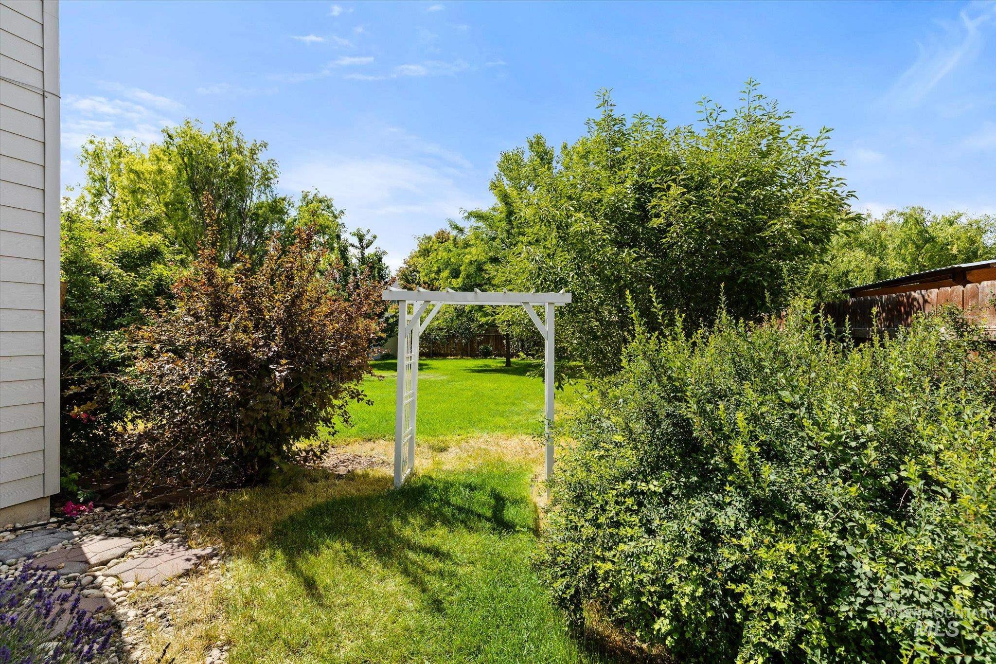 4401 E Burgundy Dr, Nampa, Idaho 83686, 3 Bedrooms, 2.5 Bathrooms, Residential For Sale, Price $440,000,MLS 98991275