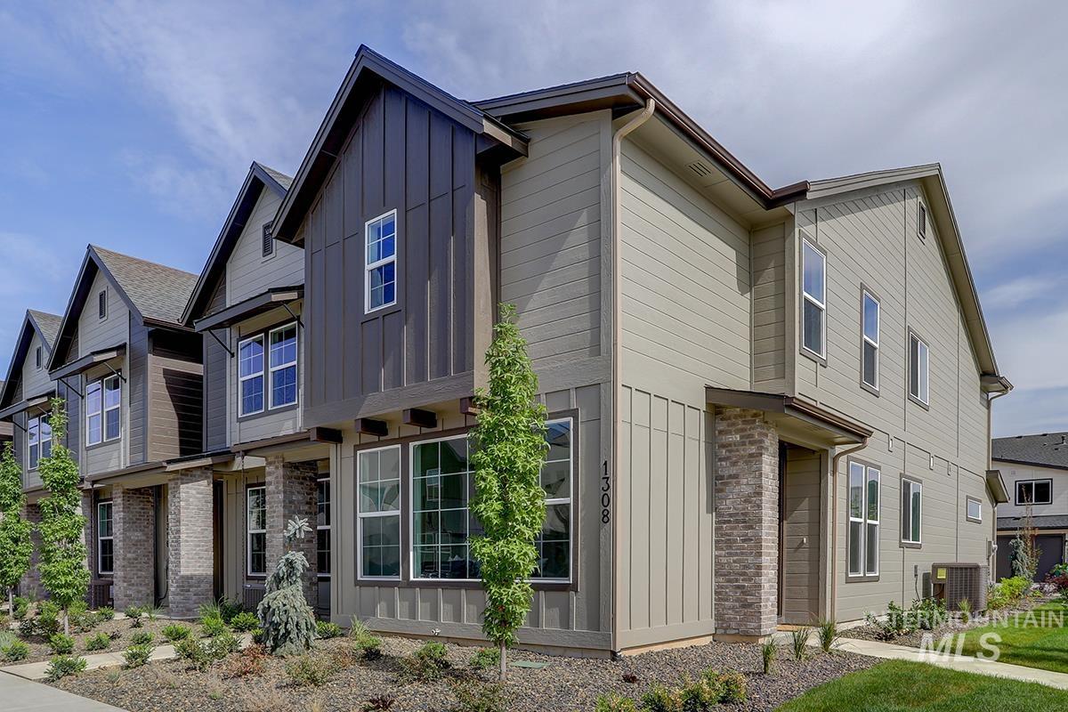 1378 N Meadowglen Ave, Meridian, Idaho 83642, 3 Bedrooms, 2.5 Bathrooms, Residential For Sale, Price $419,900,MLS 98991278