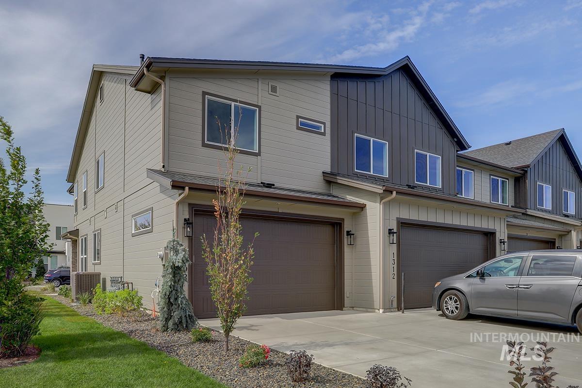 1378 N Meadowglen Ave, Meridian, Idaho 83642, 3 Bedrooms, 2.5 Bathrooms, Residential For Sale, Price $419,900,MLS 98991278