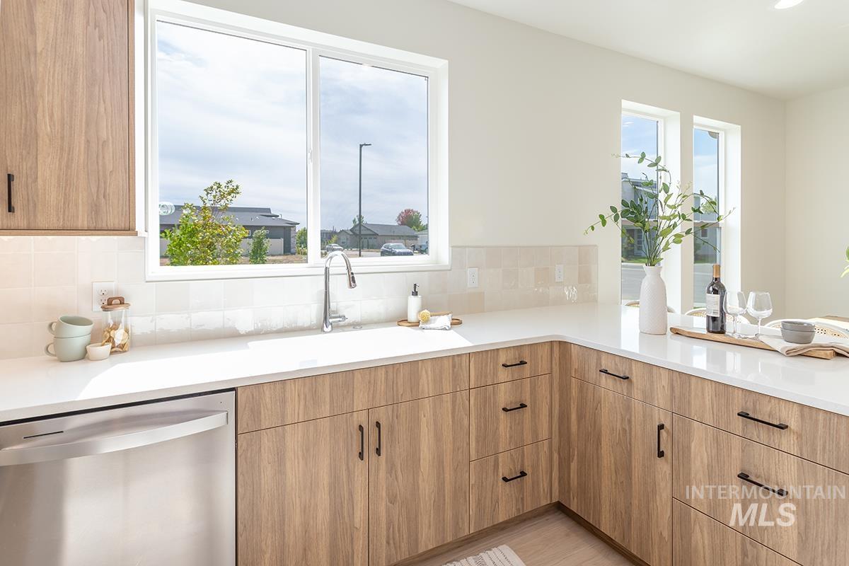 1378 N Meadowglen Ave, Meridian, Idaho 83642, 3 Bedrooms, 2.5 Bathrooms, Residential For Sale, Price $419,900,MLS 98991278