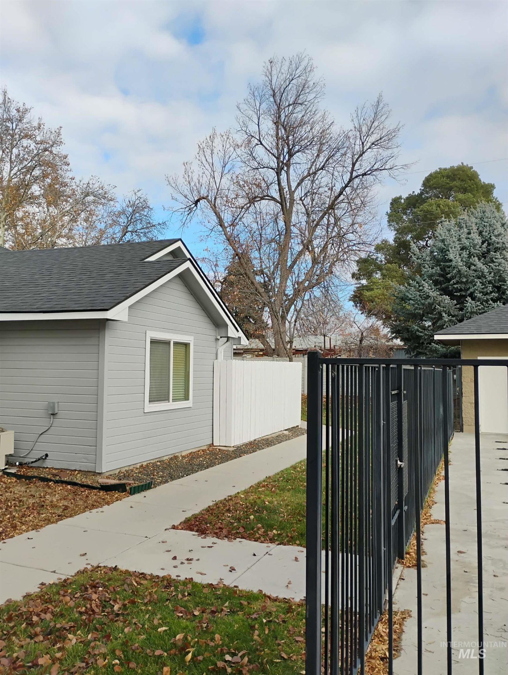 8856 W Candleston Ln, Boise, Idaho 83709, 2 Bedrooms, 2 Bathrooms, Residential For Sale, Price $295,000,MLS 98991283