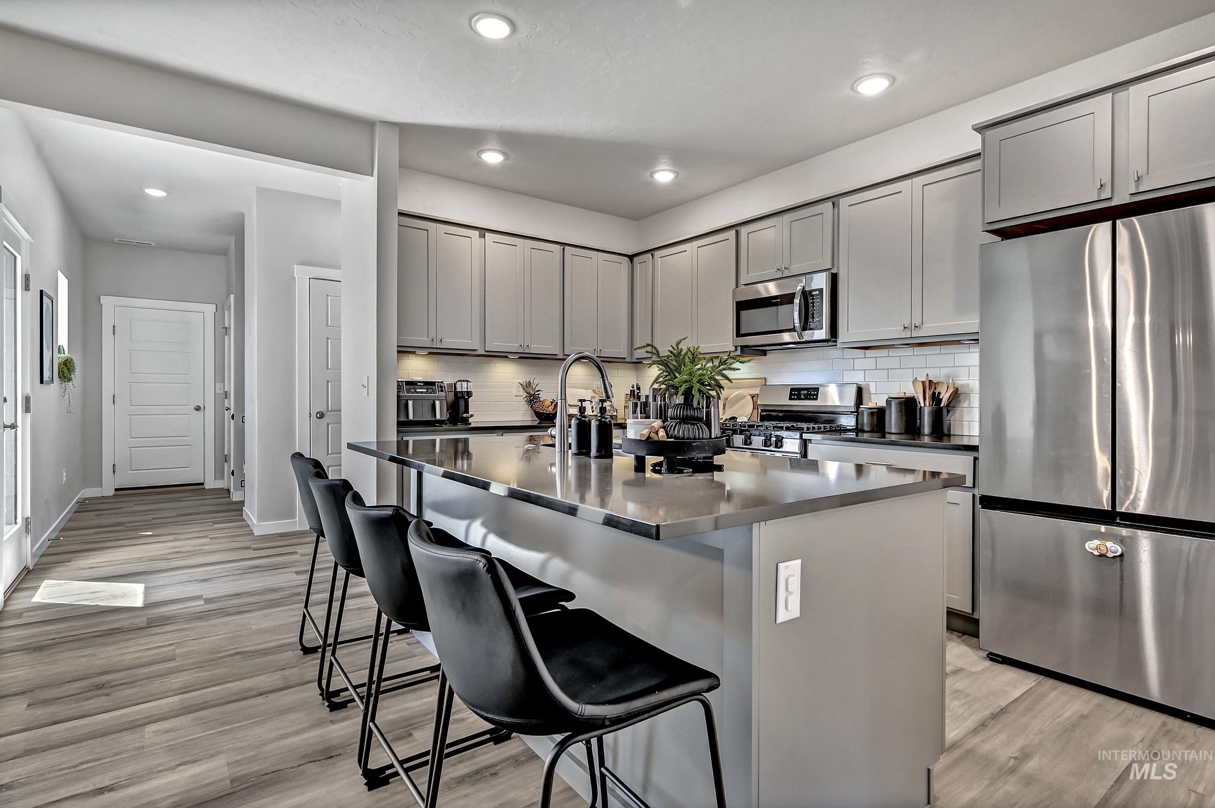 4902 W Thornapple Dr., Meridian, Idaho 83646, 3 Bedrooms, 2.5 Bathrooms, Residential For Sale, Price $460,000,MLS 98991288