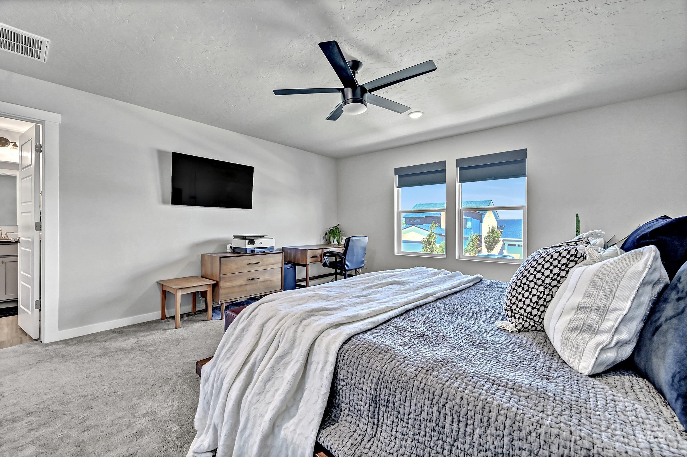 4902 W Thornapple Dr., Meridian, Idaho 83646, 3 Bedrooms, 2.5 Bathrooms, Residential For Sale, Price $460,000,MLS 98991288