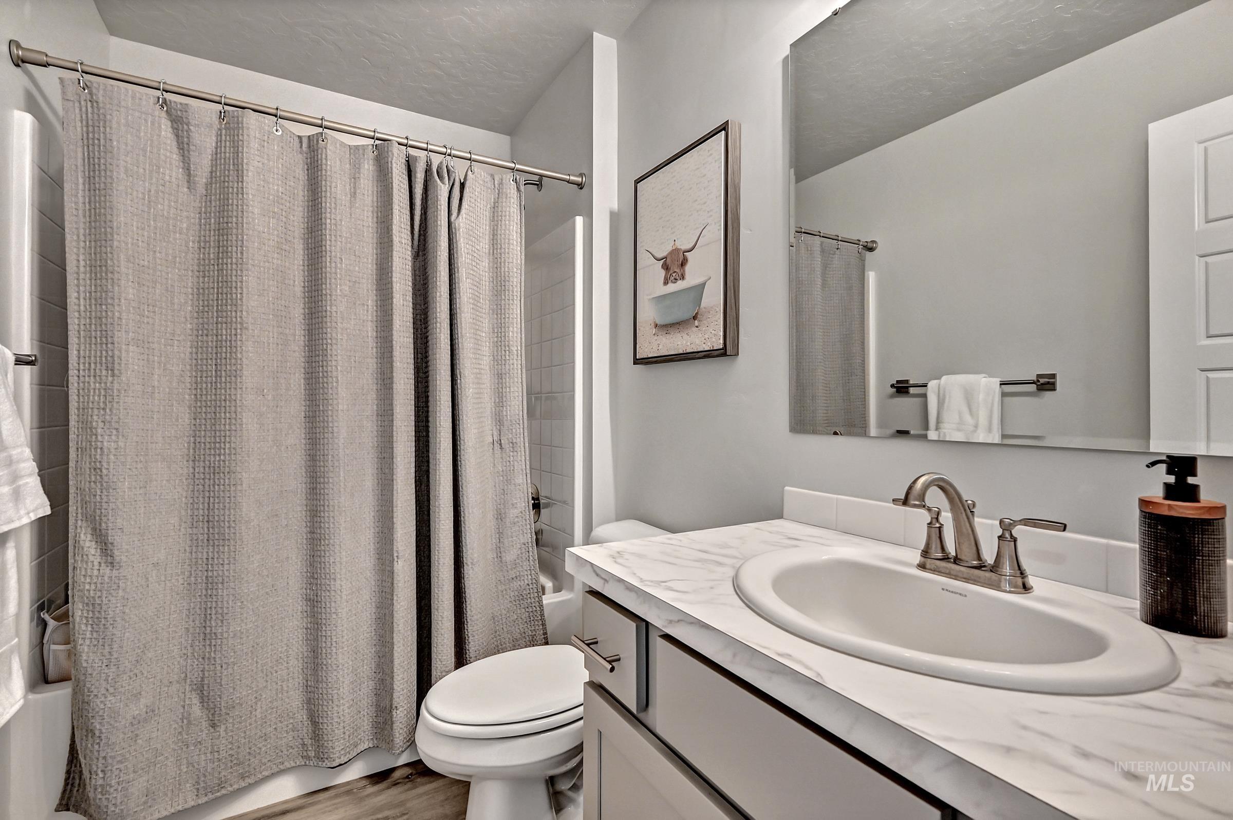 4902 W Thornapple Dr., Meridian, Idaho 83646, 3 Bedrooms, 2.5 Bathrooms, Residential For Sale, Price $460,000,MLS 98991288