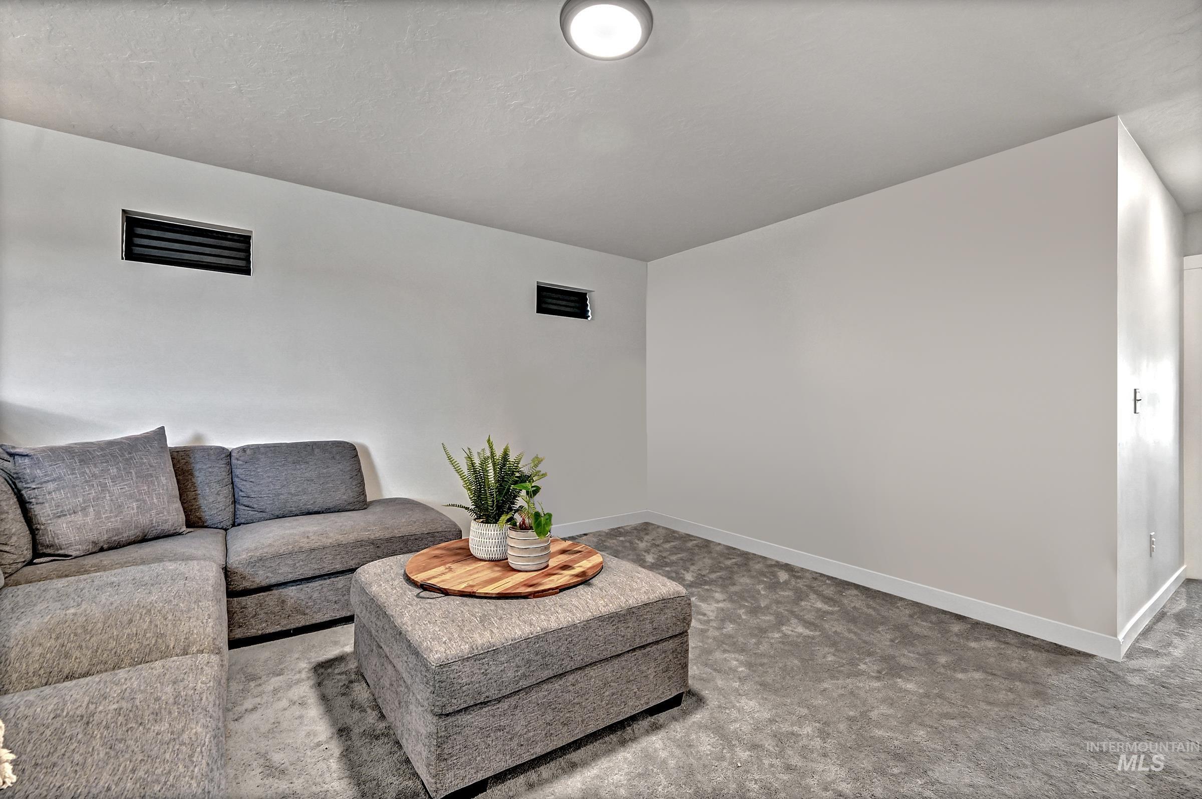 4902 W Thornapple Dr., Meridian, Idaho 83646, 3 Bedrooms, 2.5 Bathrooms, Residential For Sale, Price $460,000,MLS 98991288