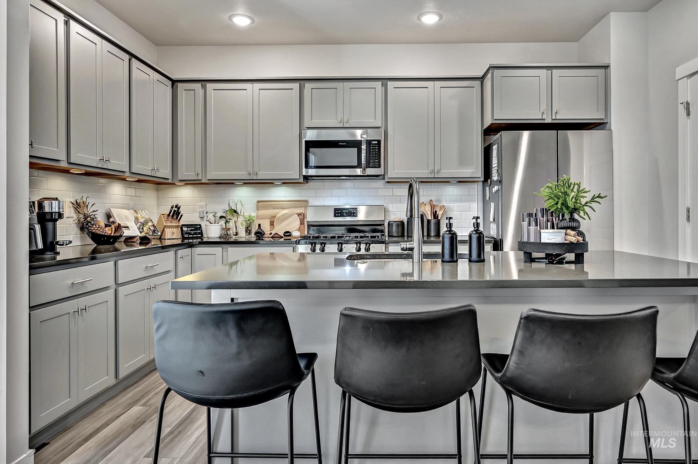 4902 W Thornapple Dr., Meridian, Idaho 83646, 3 Bedrooms, 2.5 Bathrooms, Residential For Sale, Price $460,000,MLS 98991288