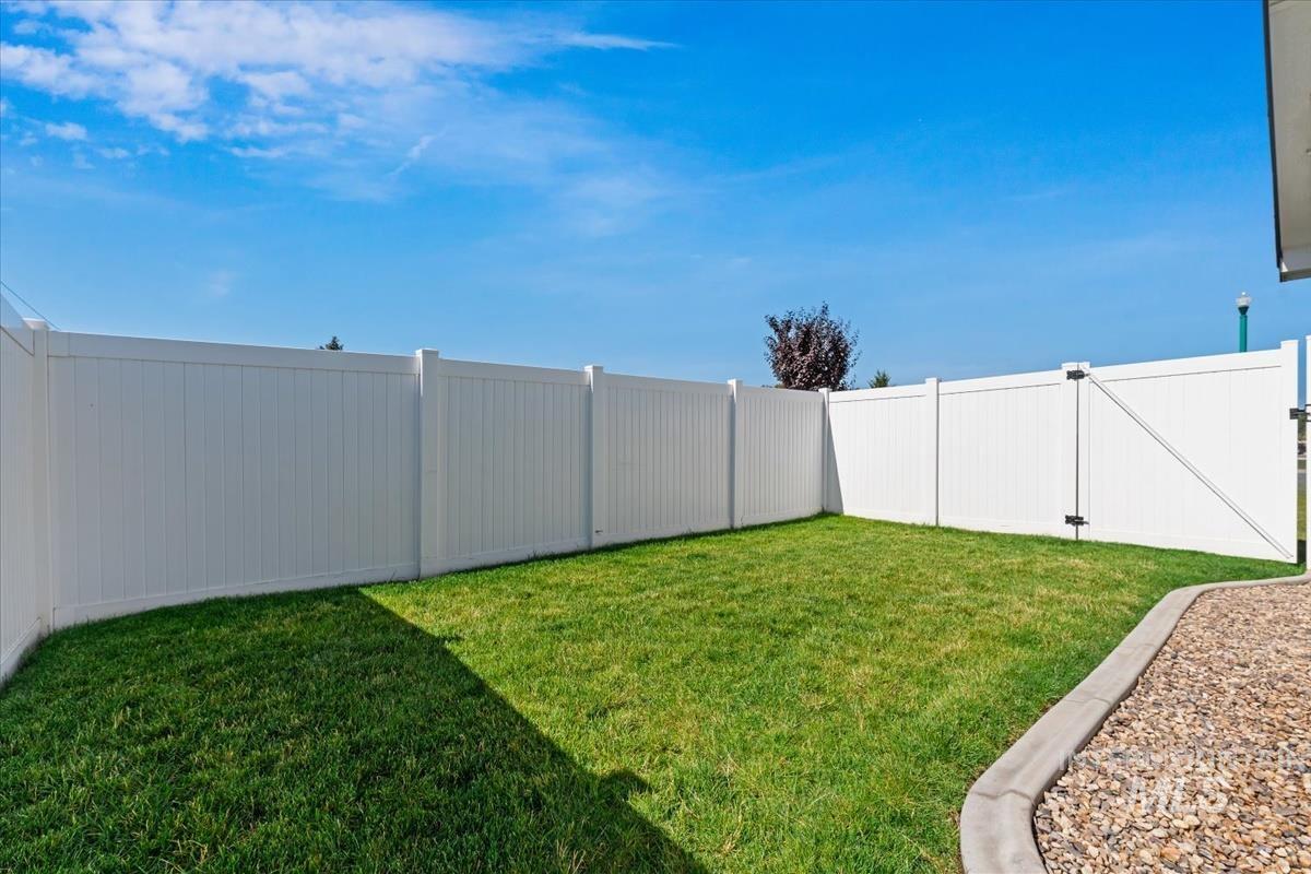 2402 Day Dr, Fruitland, Idaho 83619, 3 Bedrooms, 2 Bathrooms, Residential For Sale, Price $435,000,MLS 98991291