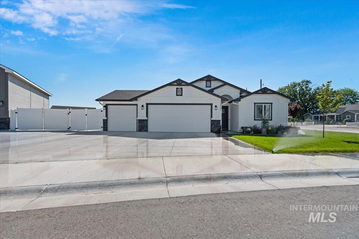 2402 Day Dr, Fruitland, Idaho 83619, 3 Bedrooms, 2 Bathrooms, Residential For Sale, Price $435,000,MLS 98991291