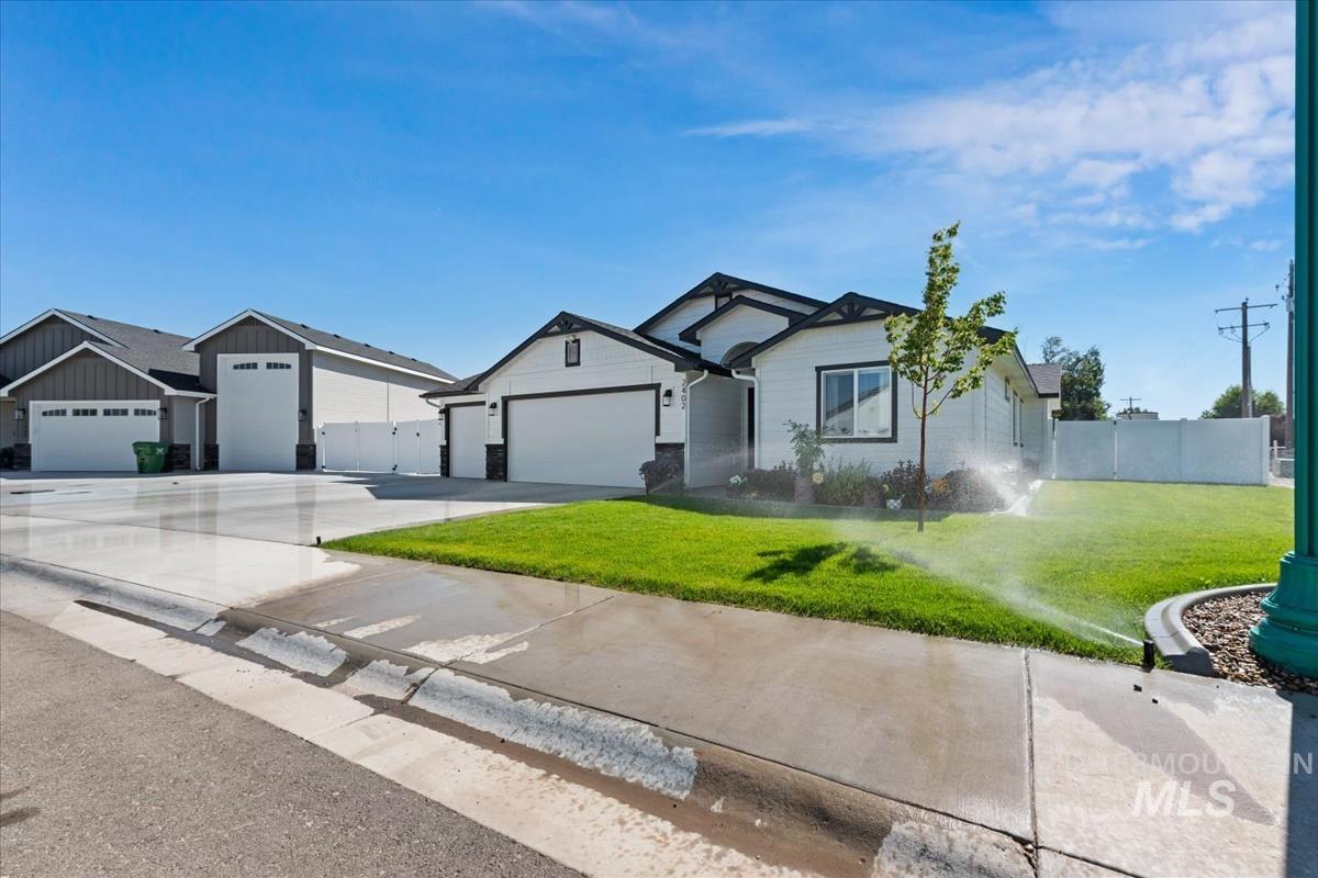 2402 Day Dr, Fruitland, Idaho 83619, 3 Bedrooms, 2 Bathrooms, Residential For Sale, Price $435,000,MLS 98991291