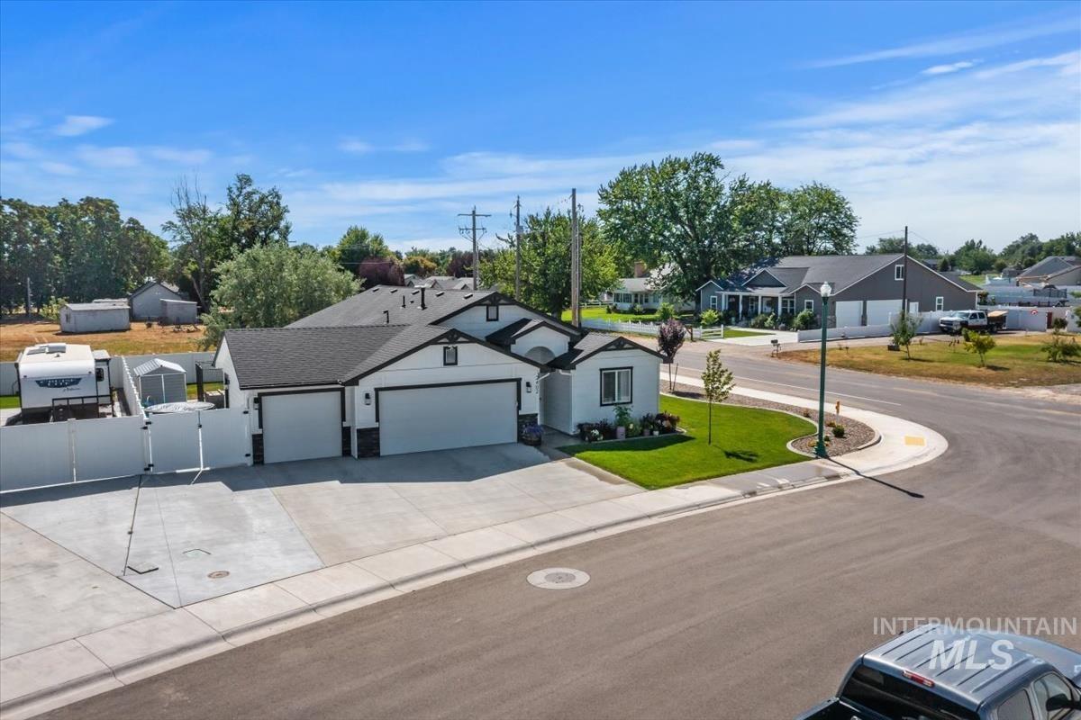 2402 Day Dr, Fruitland, Idaho 83619, 3 Bedrooms, 2 Bathrooms, Residential For Sale, Price $435,000,MLS 98991291