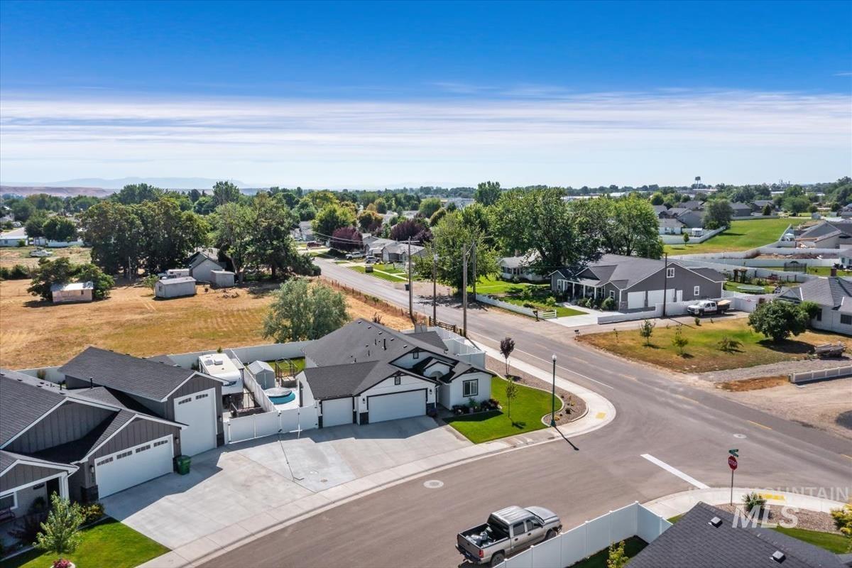 2402 Day Dr, Fruitland, Idaho 83619, 3 Bedrooms, 2 Bathrooms, Residential For Sale, Price $435,000,MLS 98991291