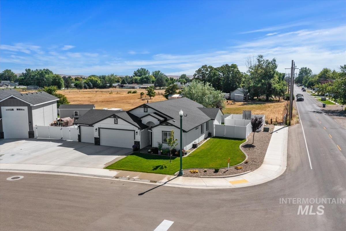 2402 Day Dr, Fruitland, Idaho 83619, 3 Bedrooms, 2 Bathrooms, Residential For Sale, Price $435,000,MLS 98991291