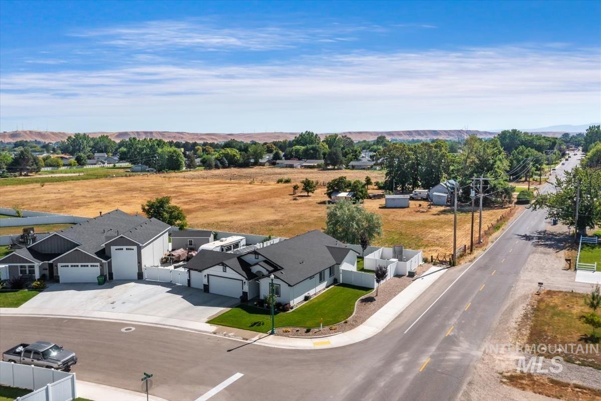2402 Day Dr, Fruitland, Idaho 83619, 3 Bedrooms, 2 Bathrooms, Residential For Sale, Price $435,000,MLS 98991291