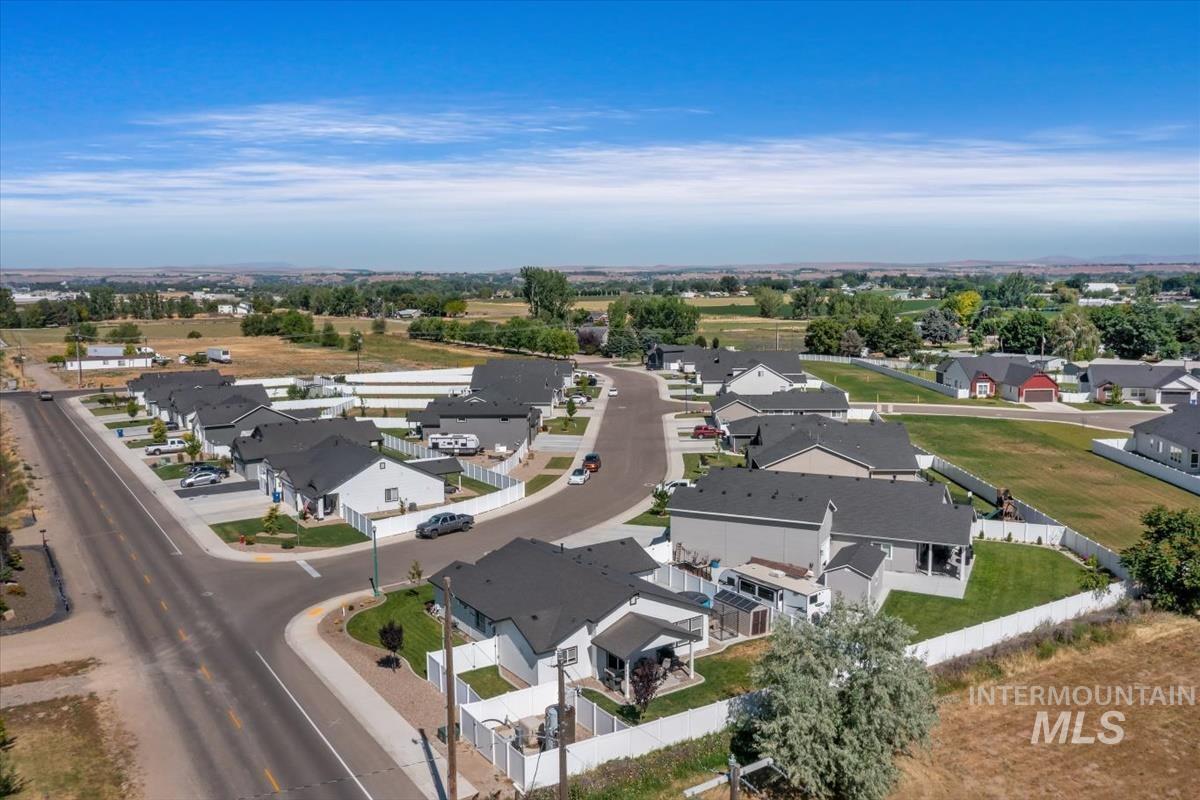2402 Day Dr, Fruitland, Idaho 83619, 3 Bedrooms, 2 Bathrooms, Residential For Sale, Price $435,000,MLS 98991291