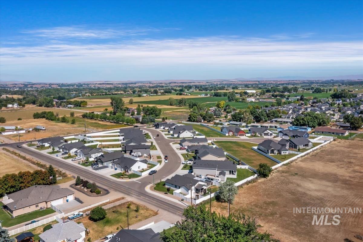 2402 Day Dr, Fruitland, Idaho 83619, 3 Bedrooms, 2 Bathrooms, Residential For Sale, Price $435,000,MLS 98991291