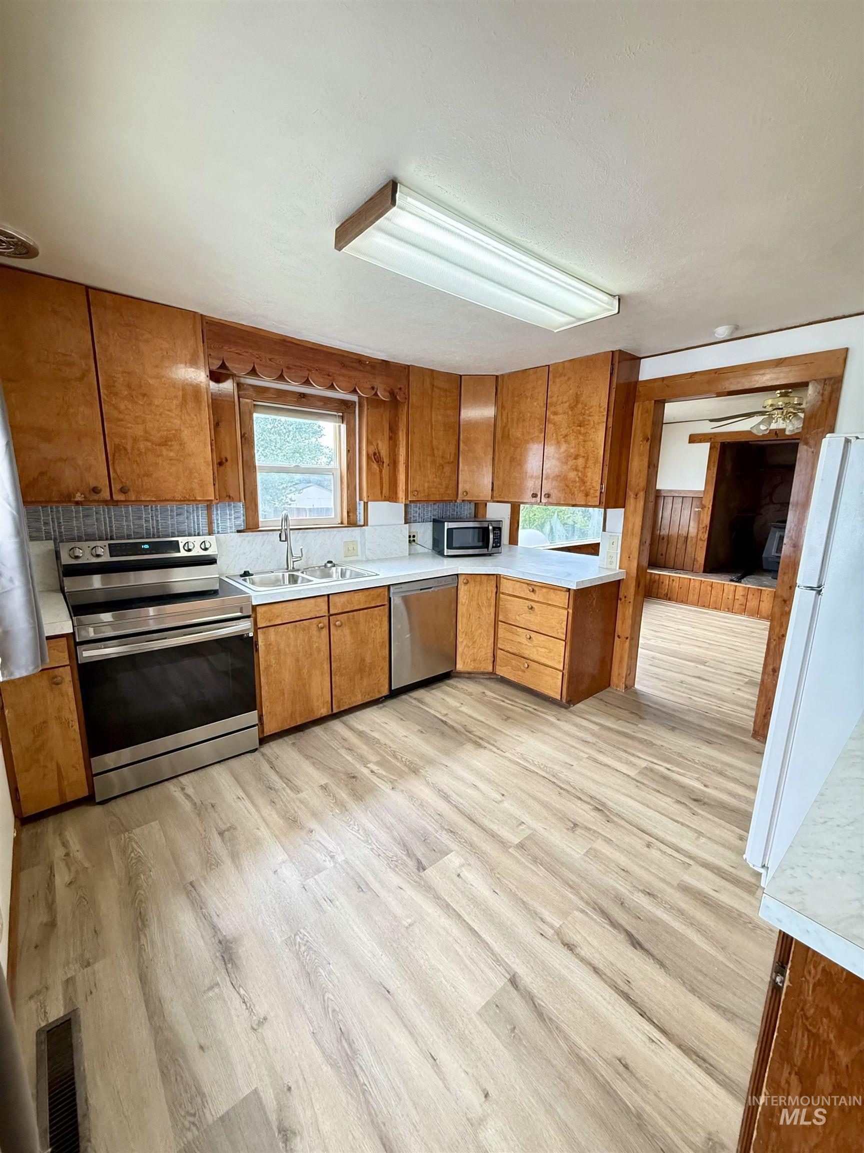 1018 S Eisenhower St, Jerome, Idaho 83338, 4 Bedrooms, 2 Bathrooms, Residential For Sale, Price $279,900,MLS 98991294