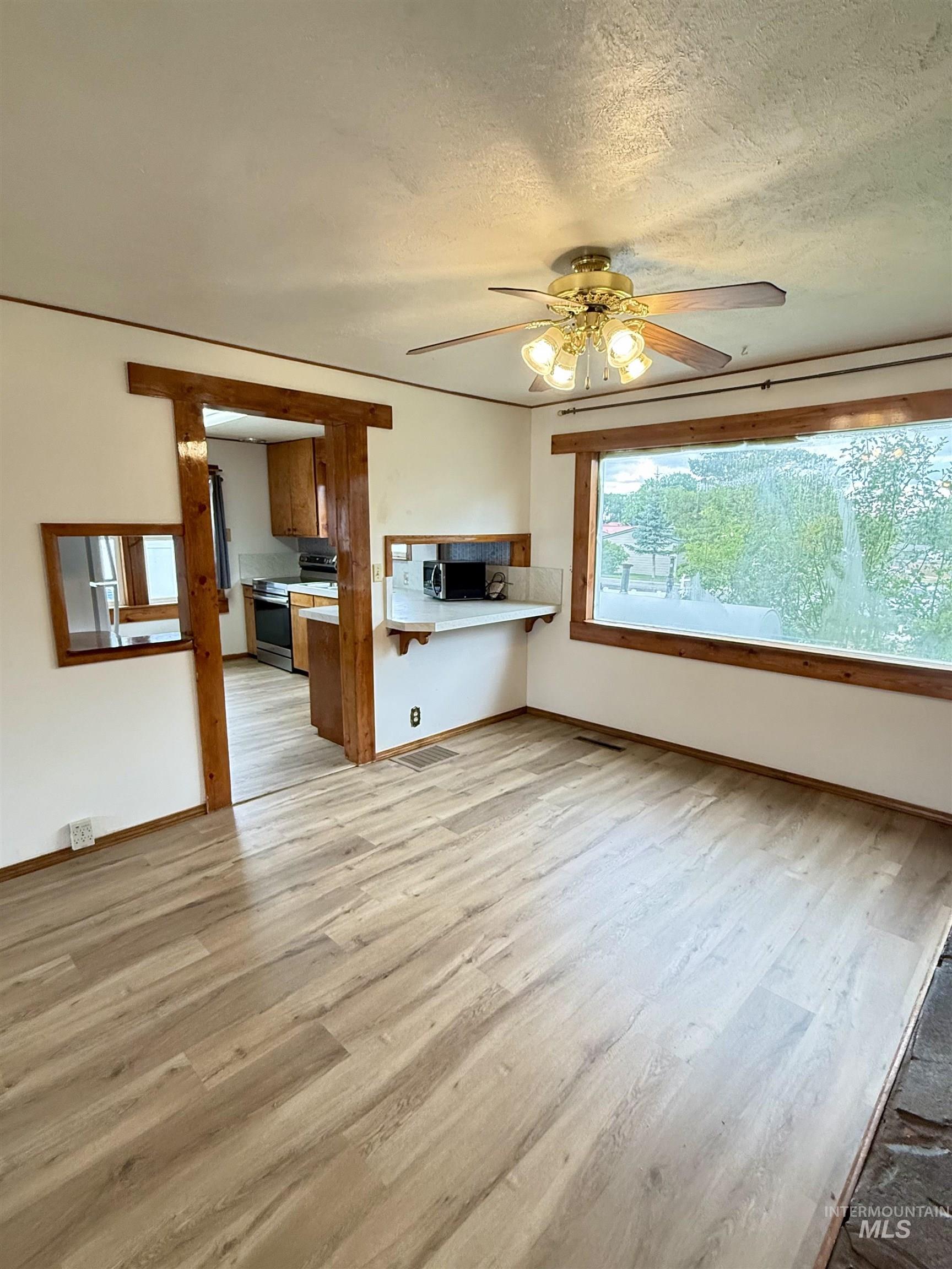 1018 S Eisenhower St, Jerome, Idaho 83338, 4 Bedrooms, 2 Bathrooms, Residential For Sale, Price $279,900,MLS 98991294