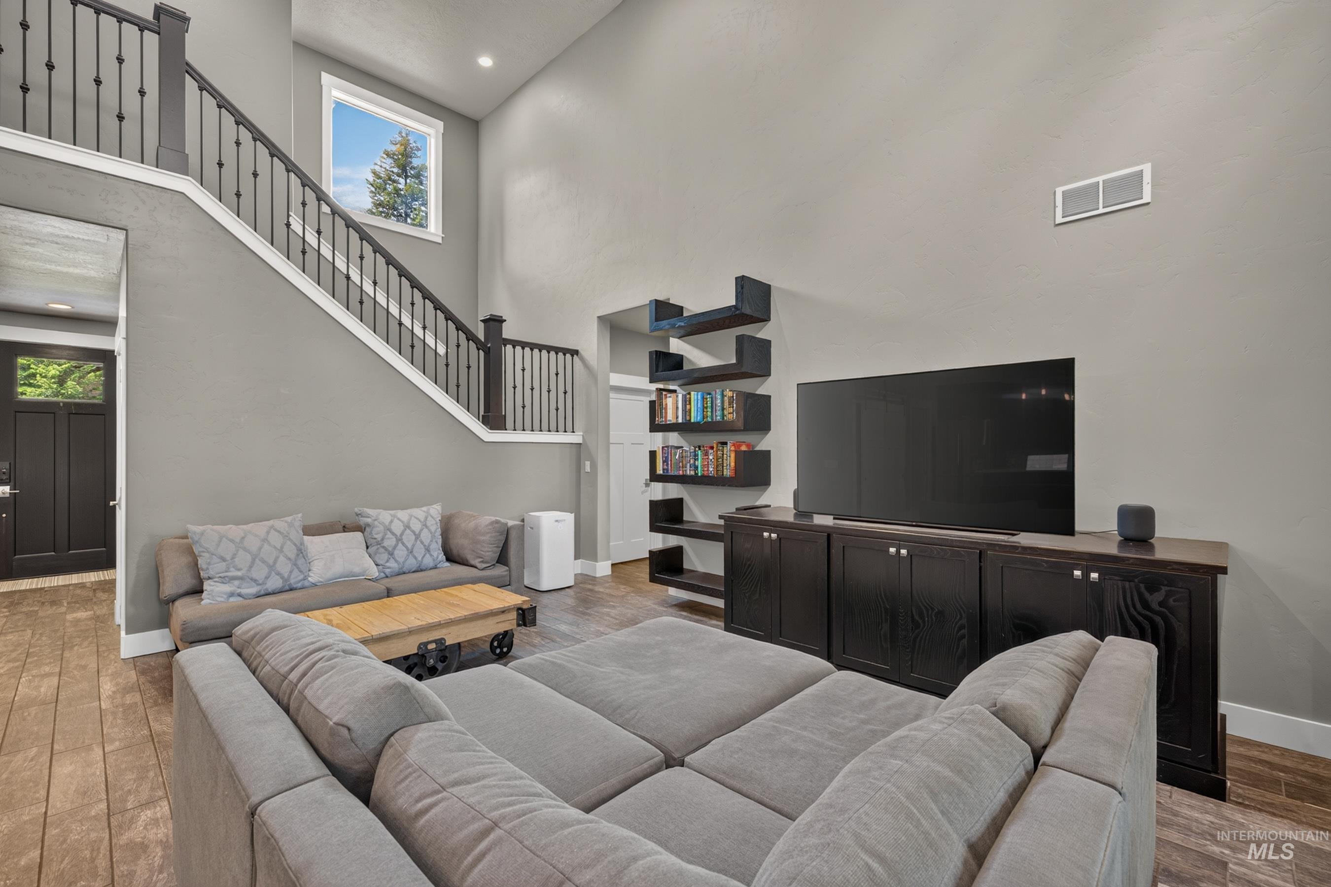 1003 Violet Way, McCall, Idaho 83638, 3 Bedrooms, 3 Bathrooms, Residential For Sale, Price $1,250,000, 98991295