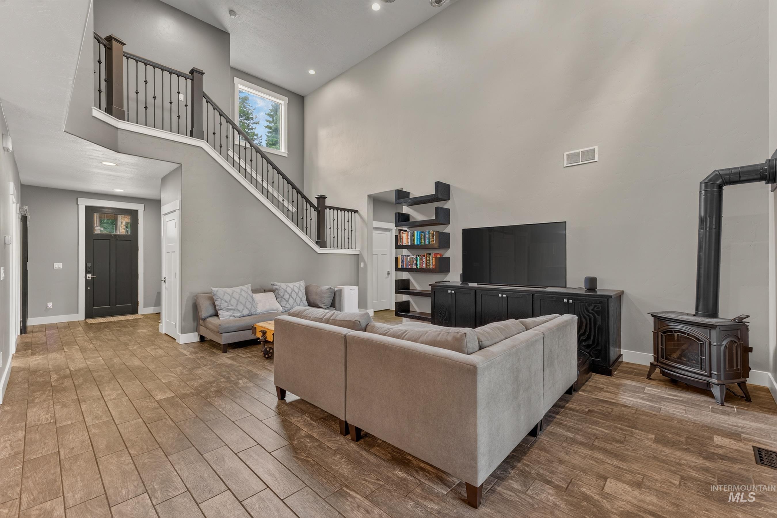 1003 Violet Way, McCall, Idaho 83638, 3 Bedrooms, 3 Bathrooms, Residential For Sale, Price $1,250,000, 98991295
