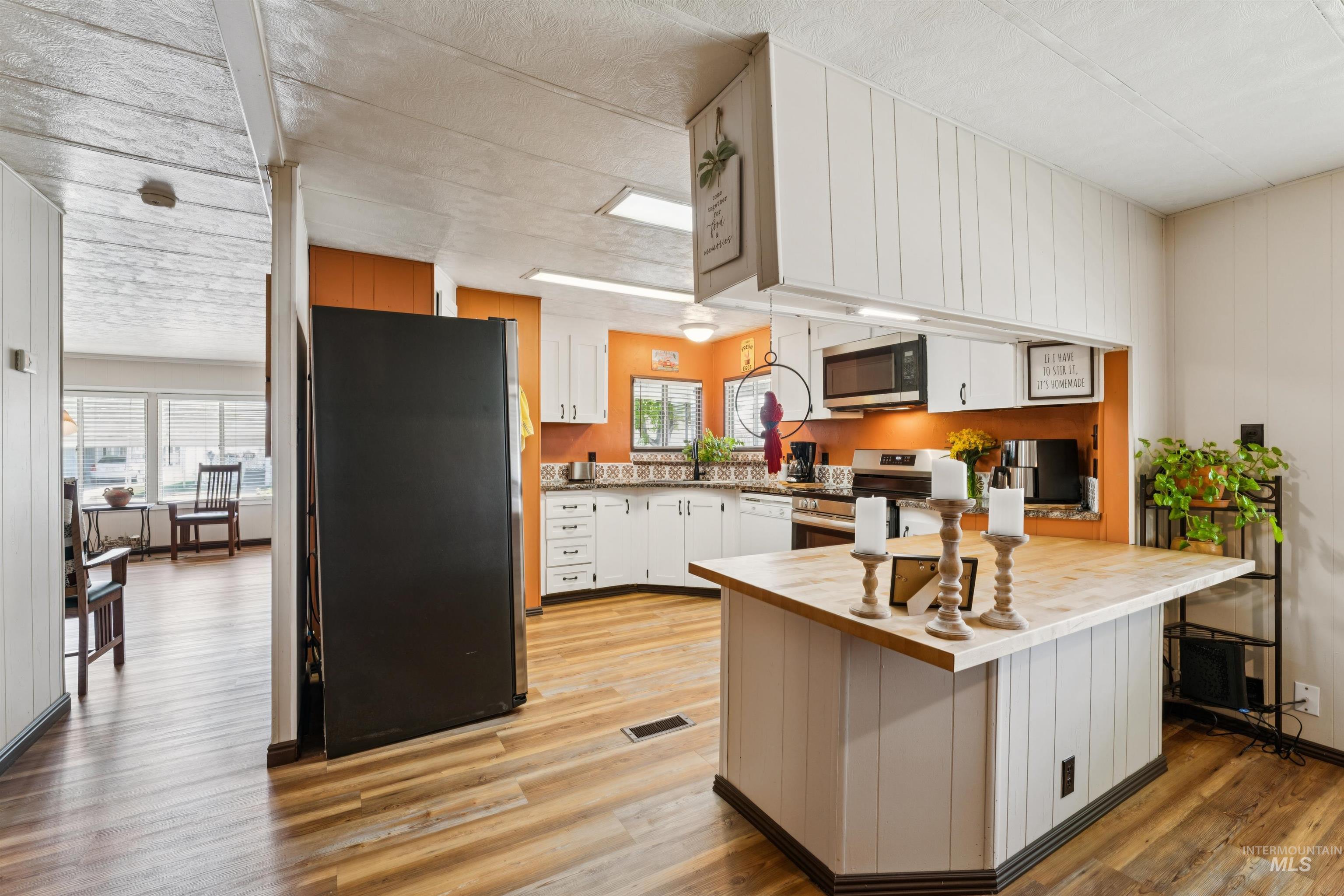 140 N Rainbow Dr, Boise, Idaho 83713, 2 Bedrooms, 2 Bathrooms, Residential For Sale, Price $117,000, 98991299