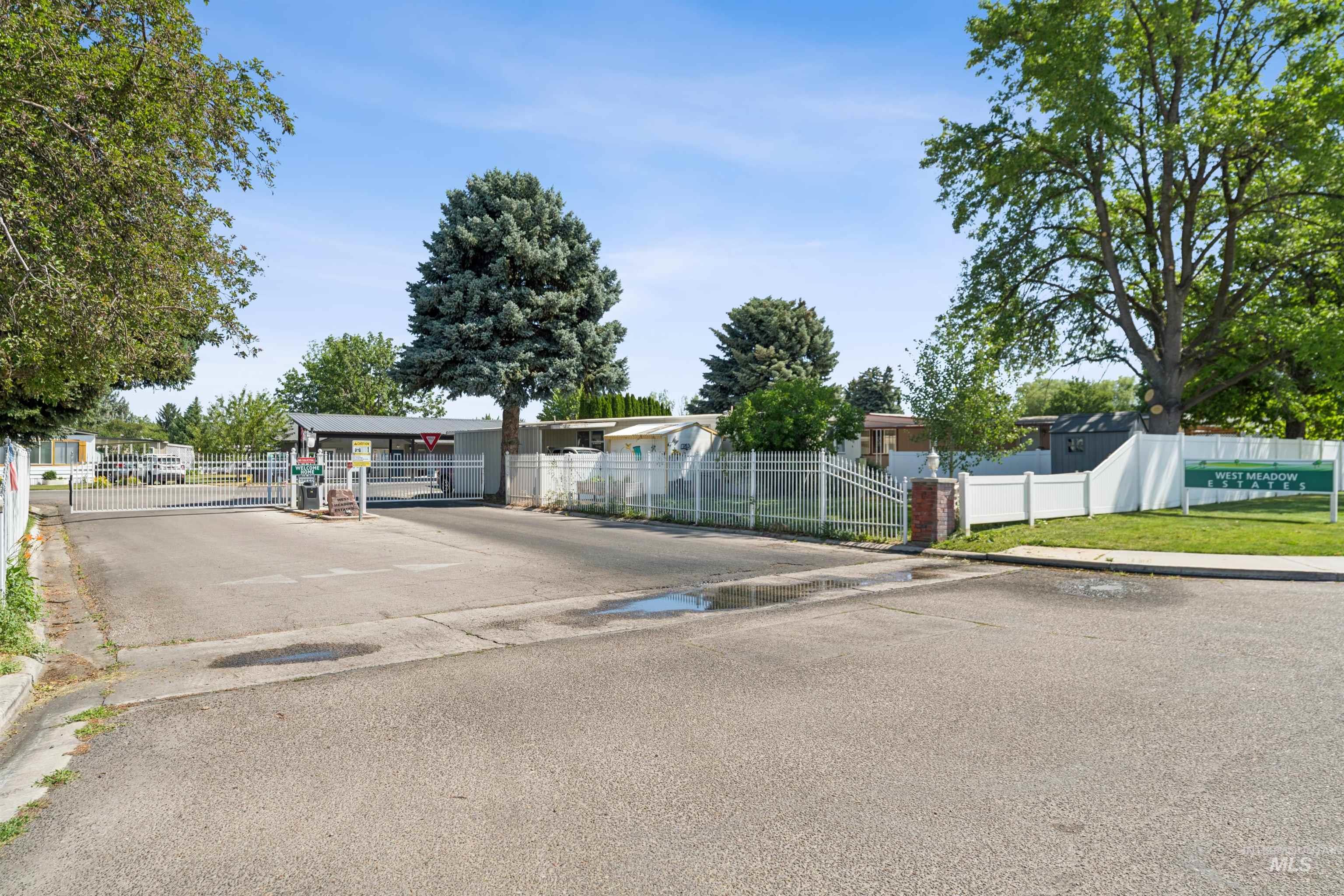 140 N Rainbow Dr, Boise, Idaho 83713, 2 Bedrooms, 2 Bathrooms, Residential For Sale, Price $117,000, 98991299